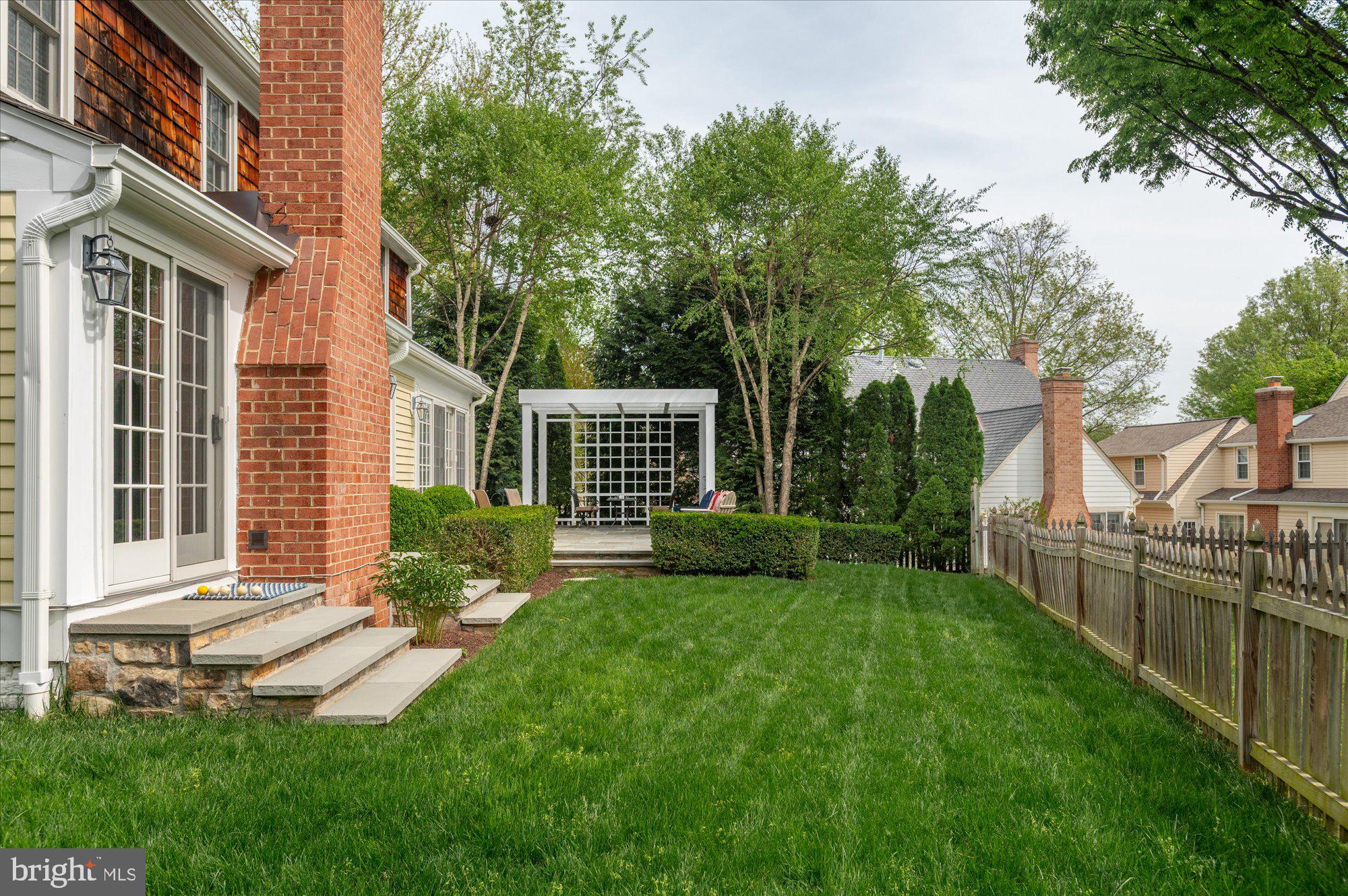 WASHINGTONIAN WOODS - Residential