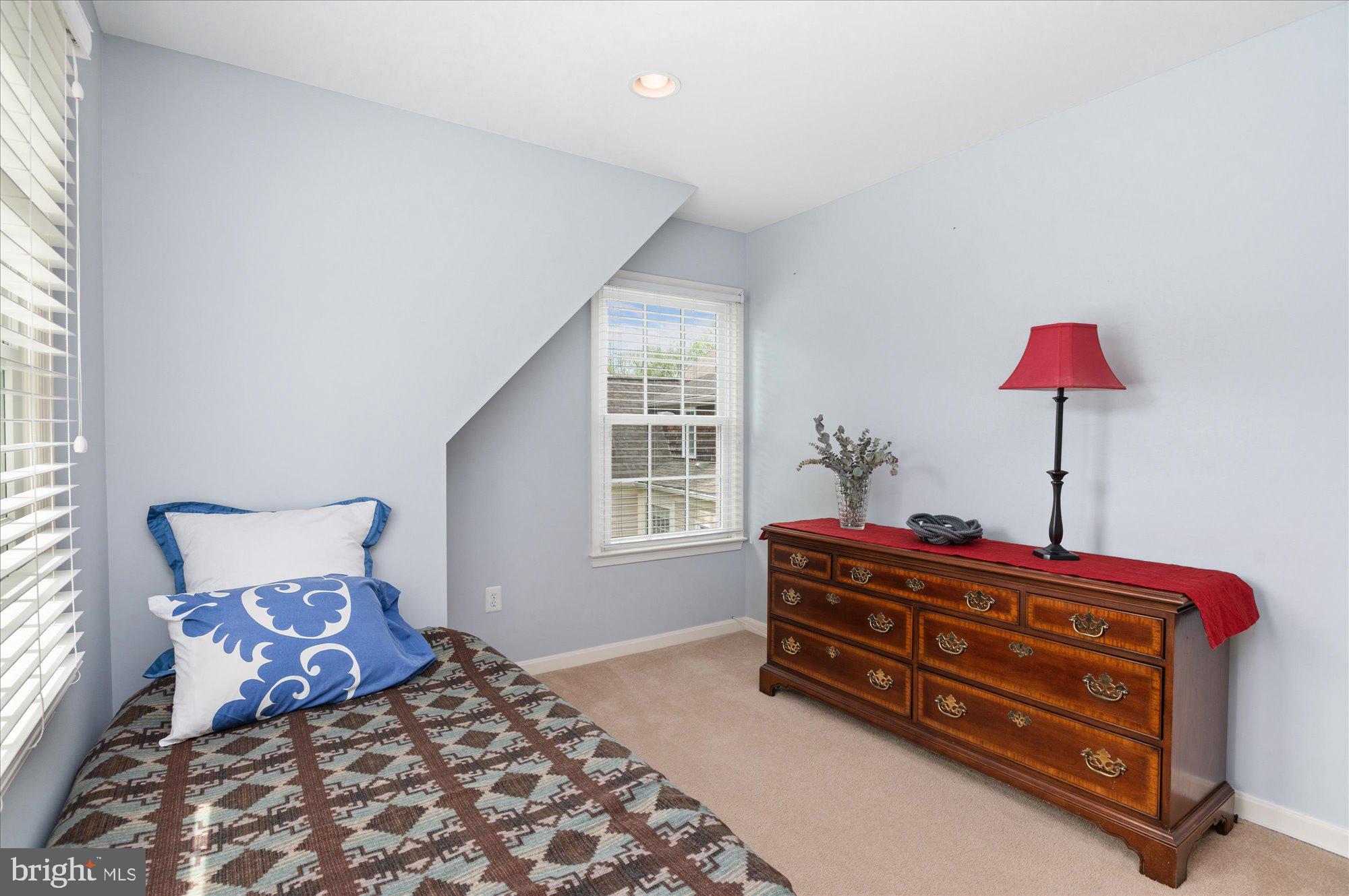 WASHINGTONIAN WOODS - Residential