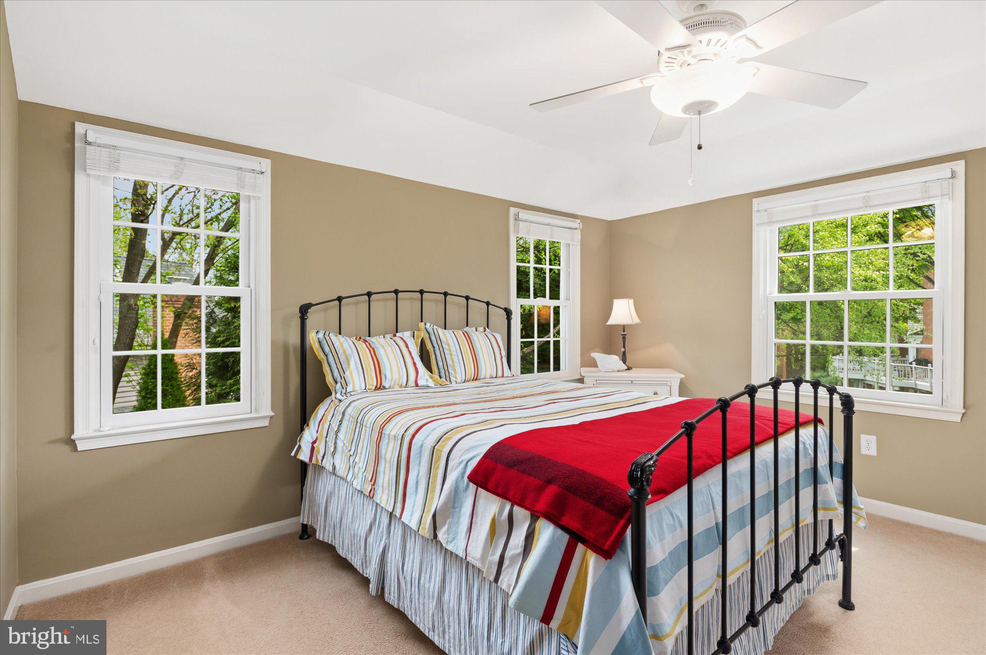 WASHINGTONIAN WOODS - Residential