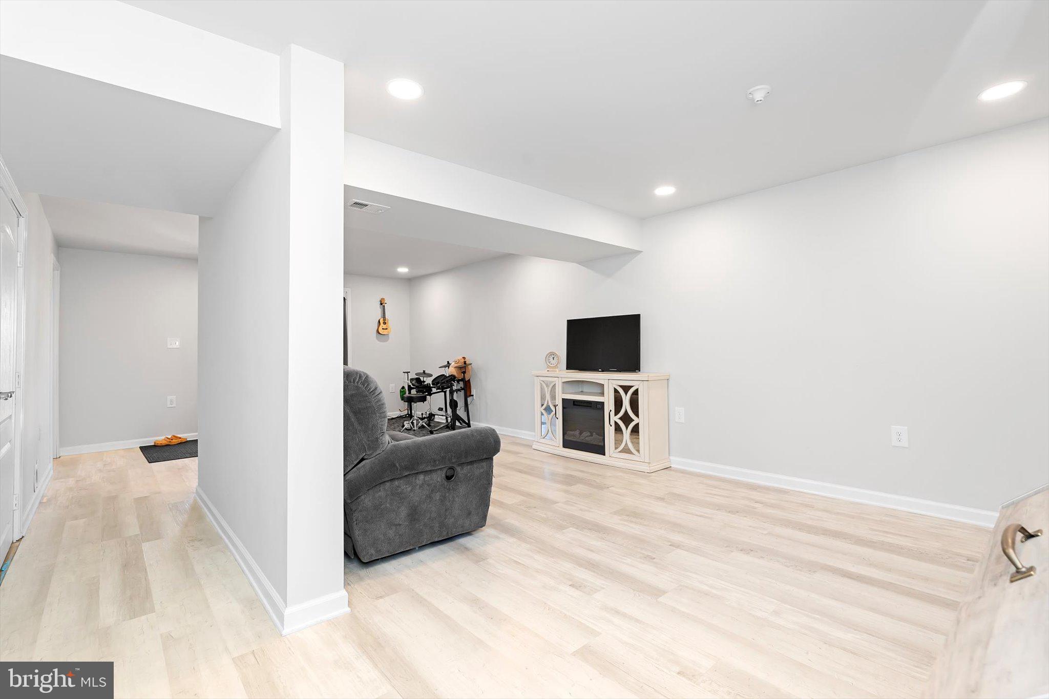 ARCHERS ROCK - Residential