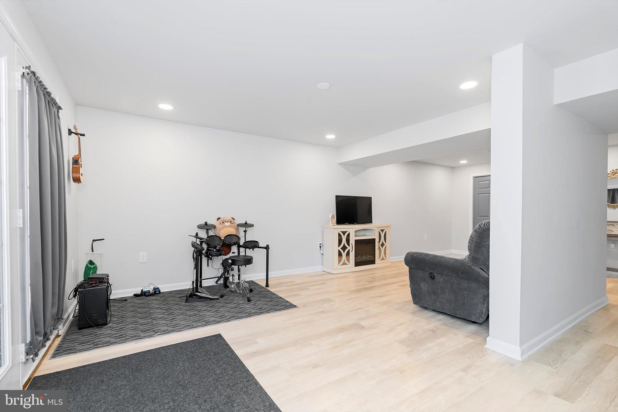 ARCHERS ROCK - Residential