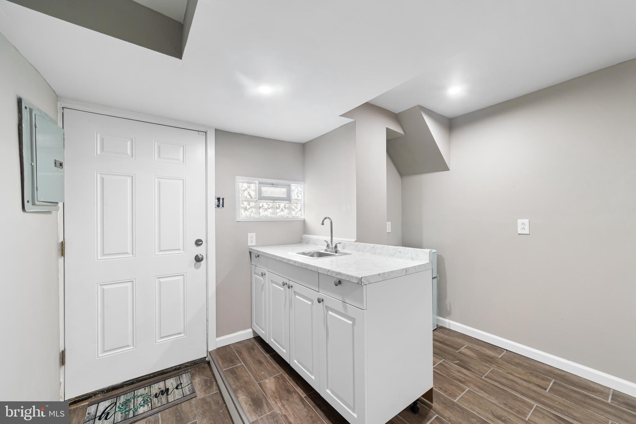 EAST OAK LANE - Residential Lease