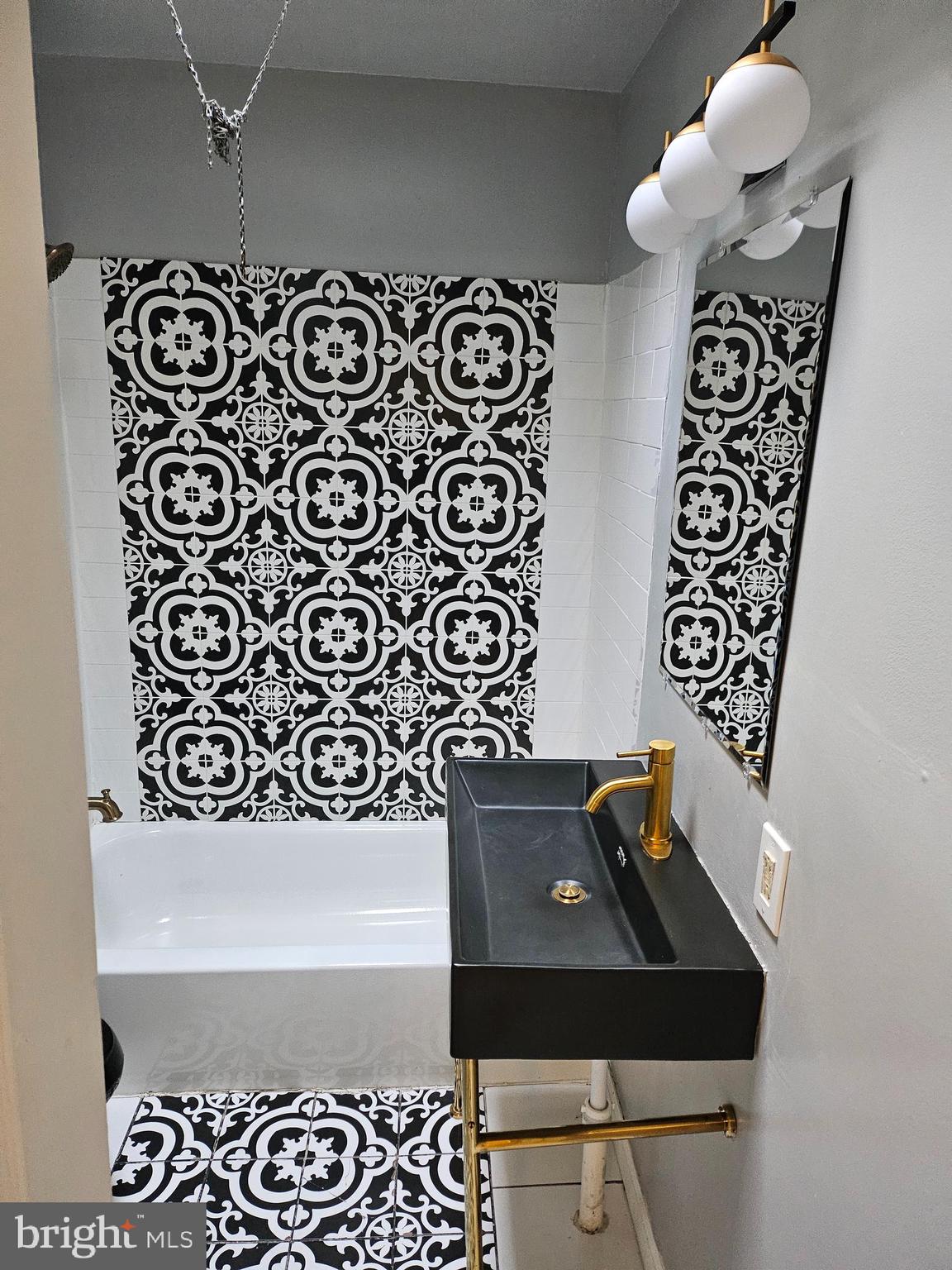 EAST OAK LANE - Residential Lease