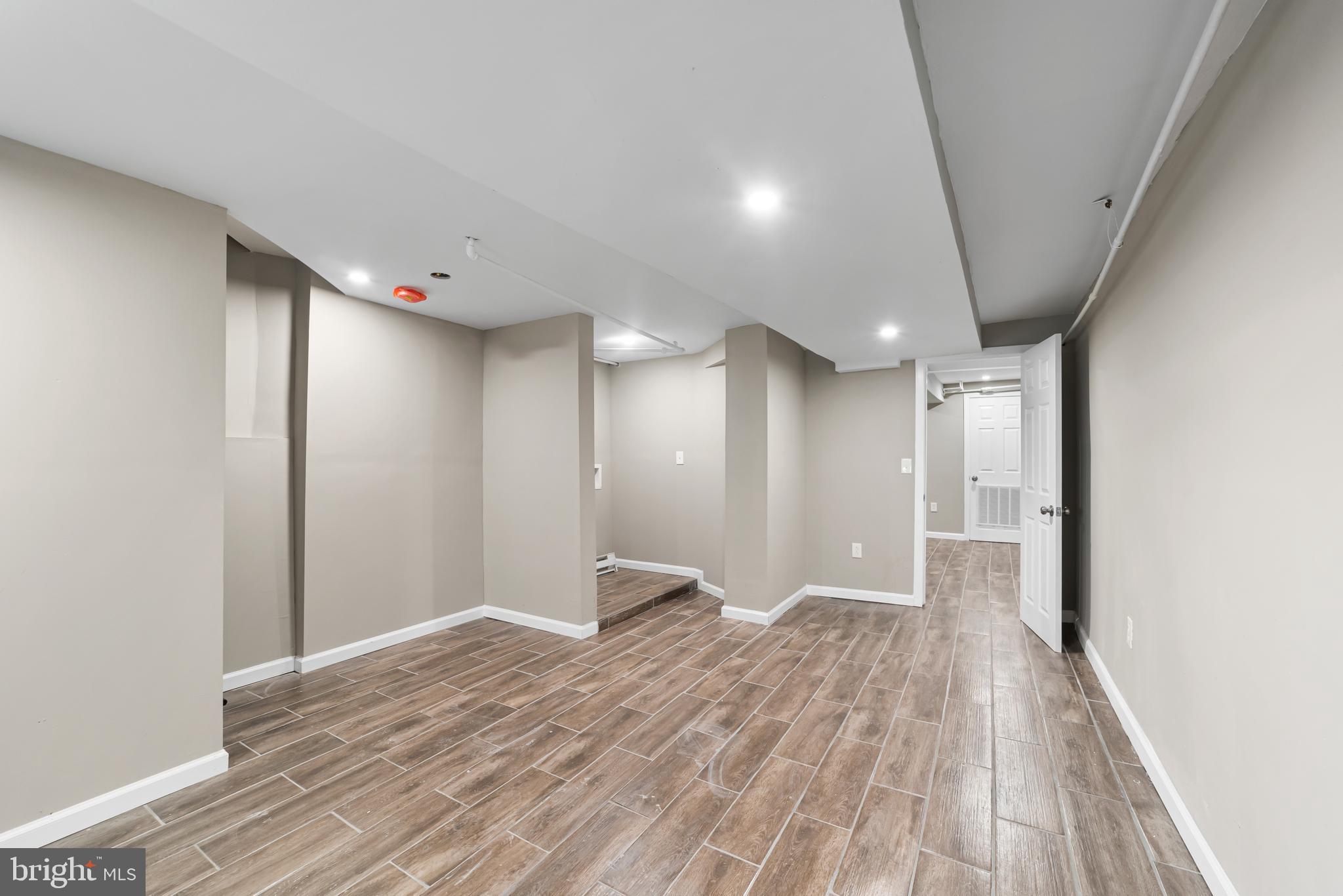 EAST OAK LANE - Residential Lease