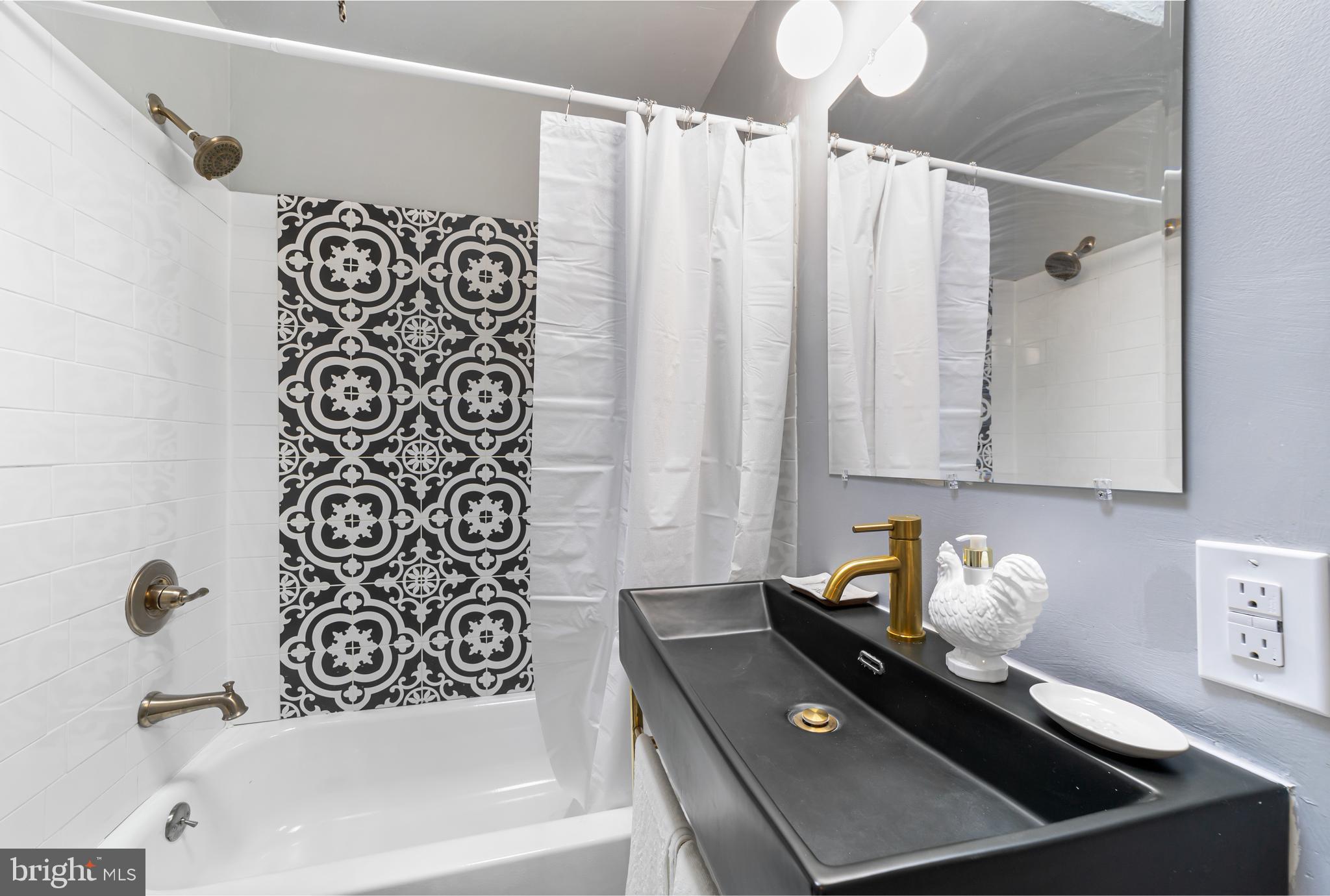 EAST OAK LANE - Residential Lease