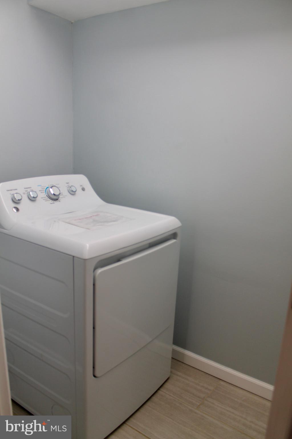 SOUTH LAWN - Residential