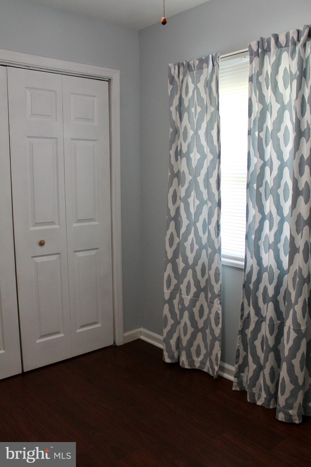 SOUTH LAWN - Residential