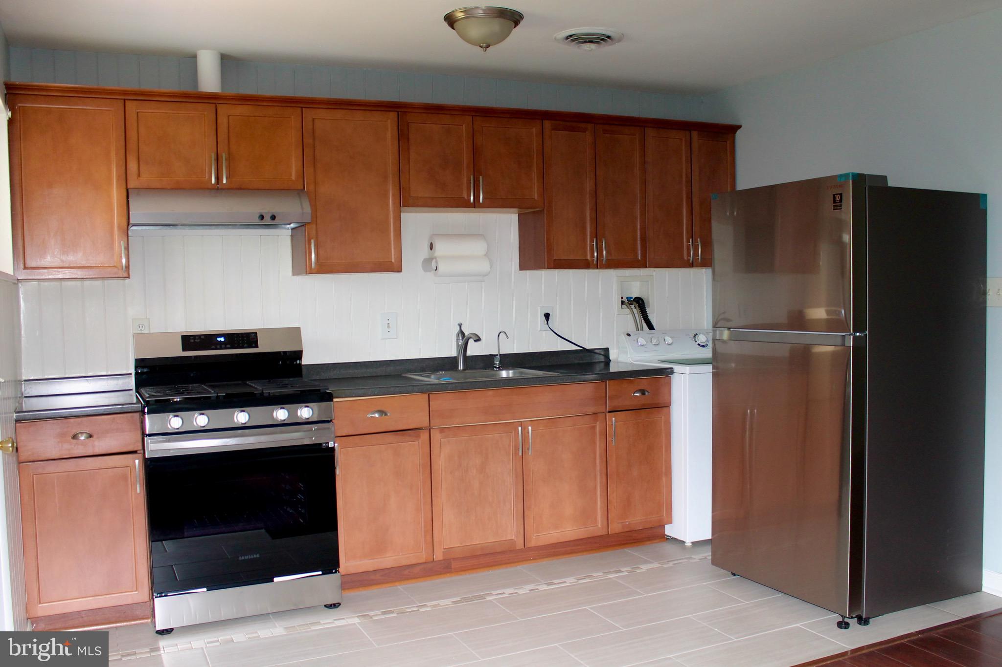 SOUTH LAWN - Residential