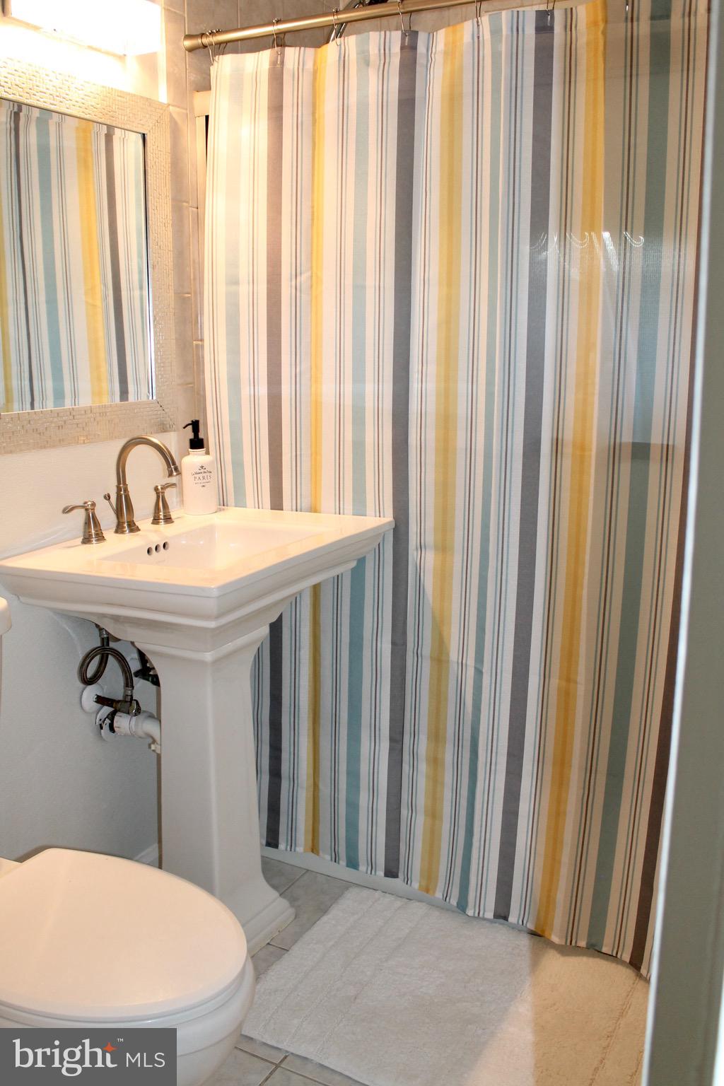 SOUTH LAWN - Residential