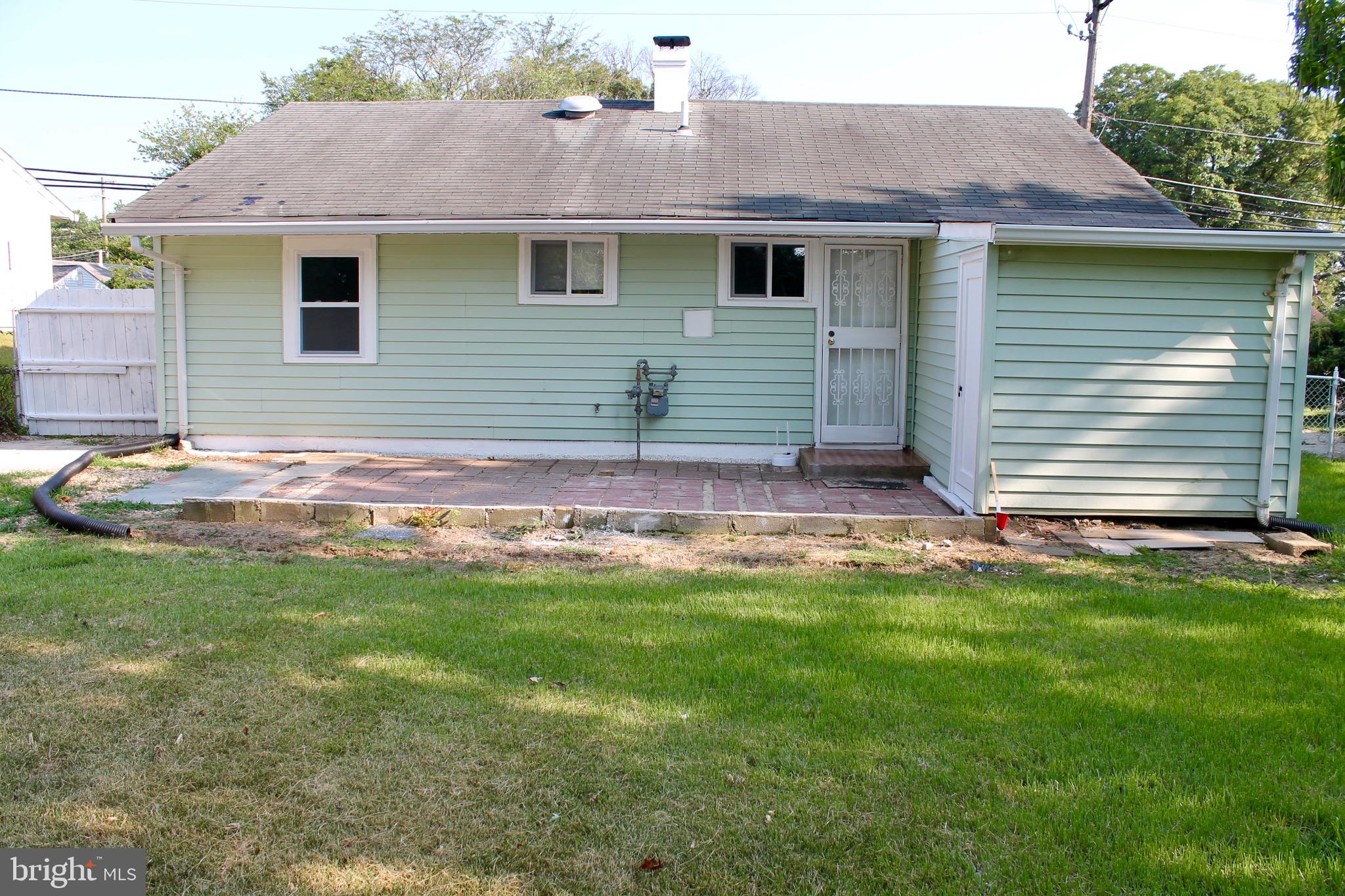 SOUTH LAWN - Residential