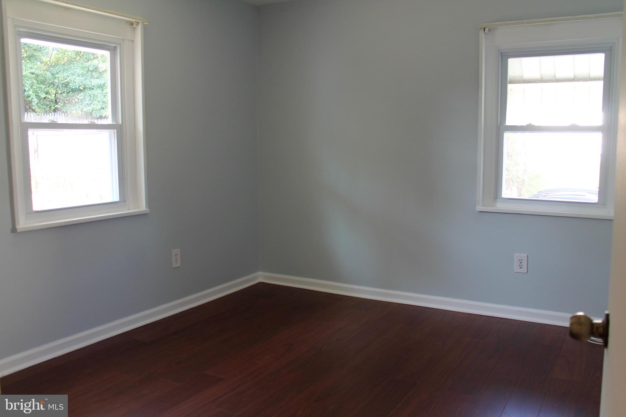 SOUTH LAWN - Residential