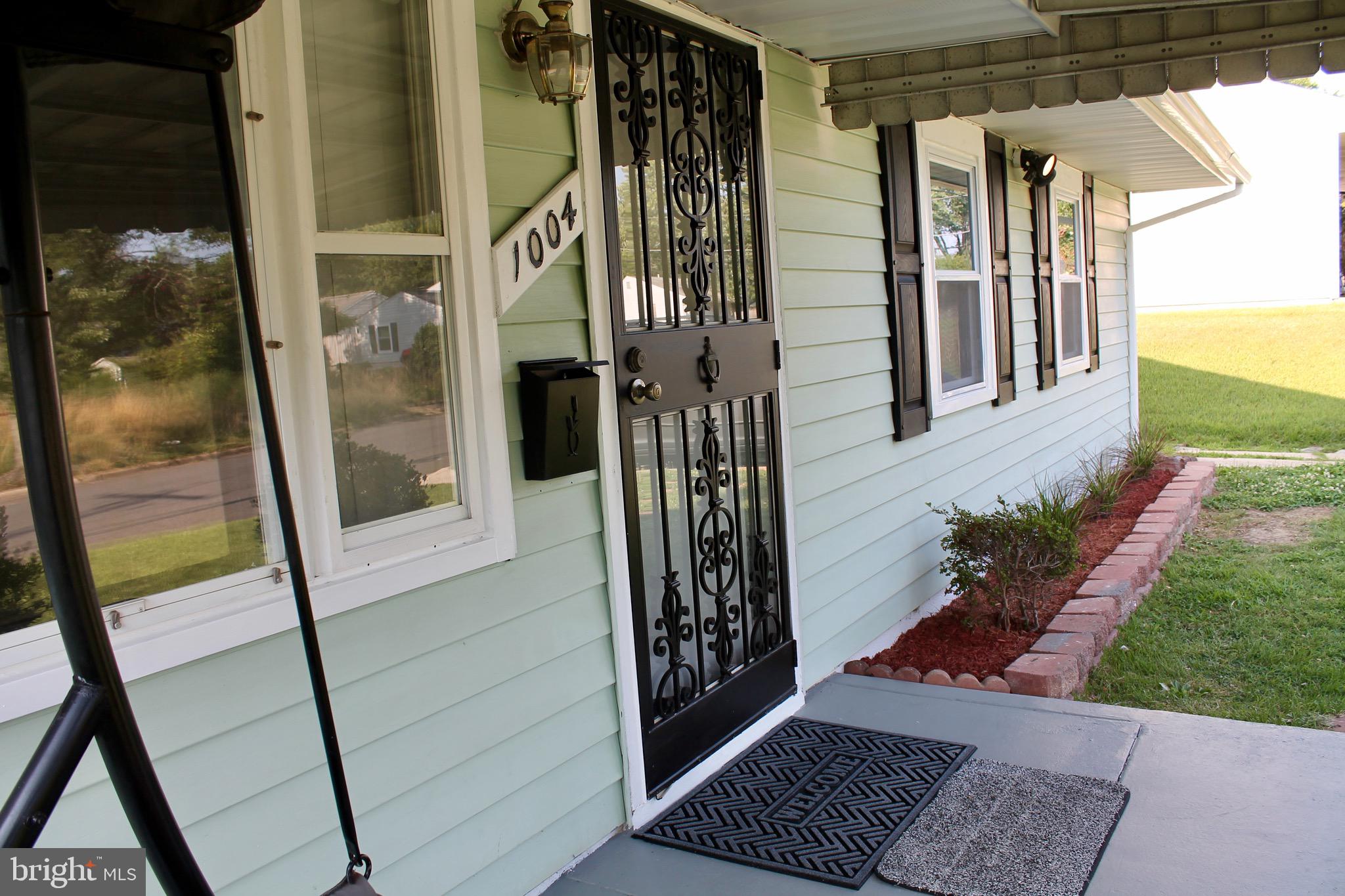 SOUTH LAWN - Residential