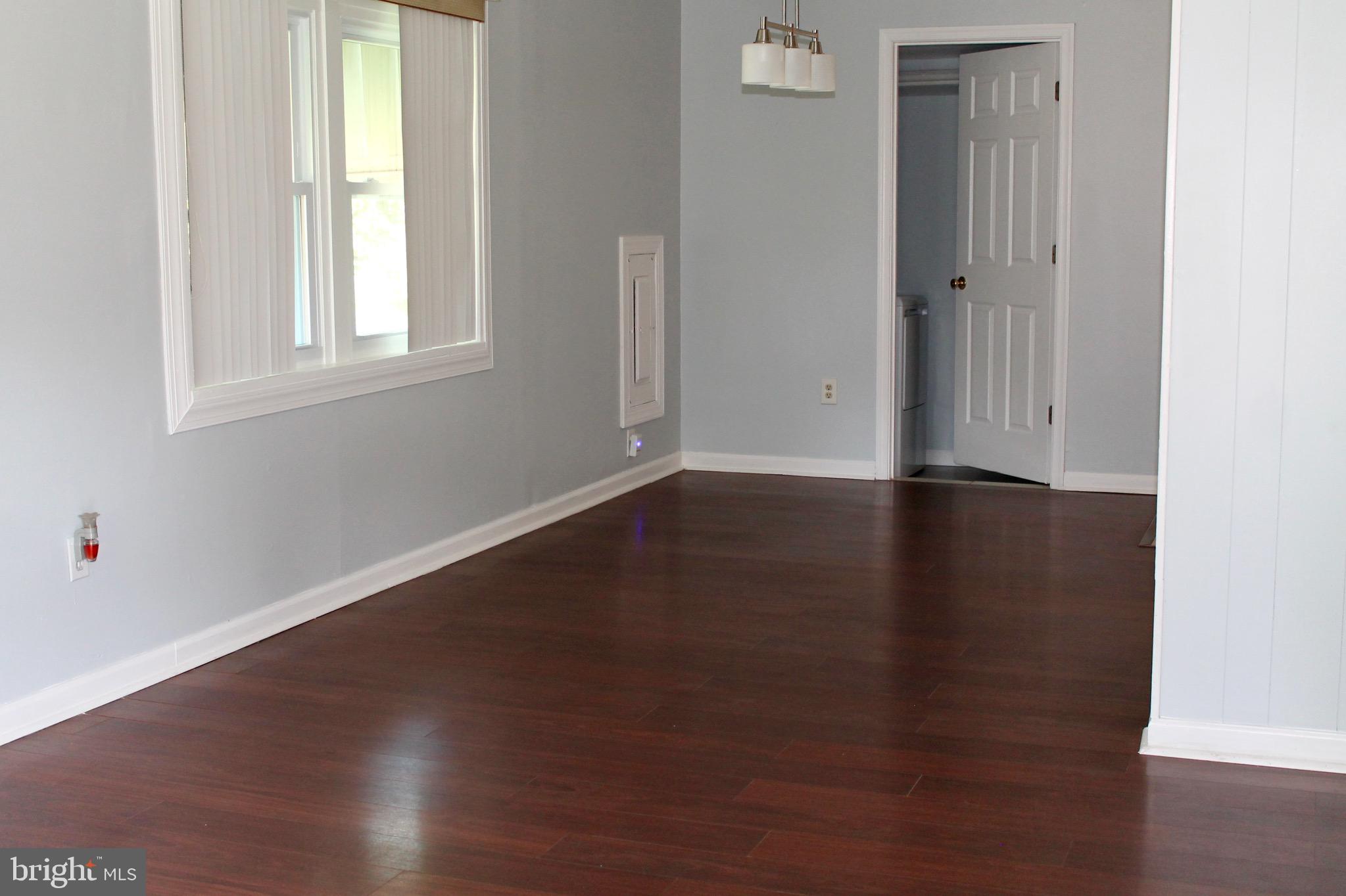 SOUTH LAWN - Residential