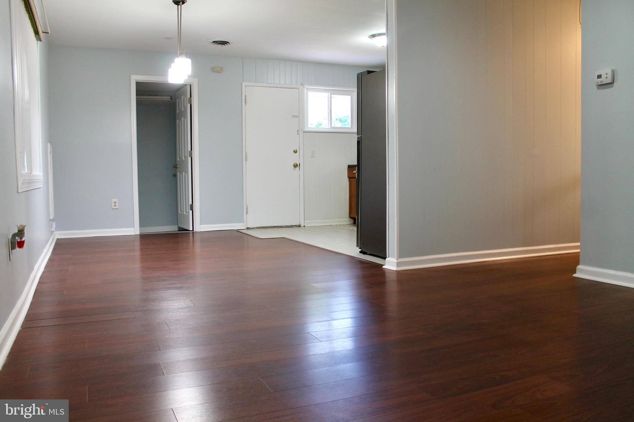 SOUTH LAWN - Residential