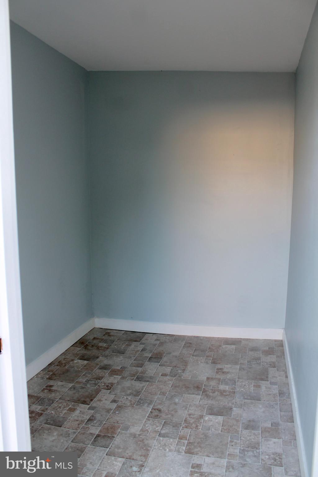 SOUTH LAWN - Residential