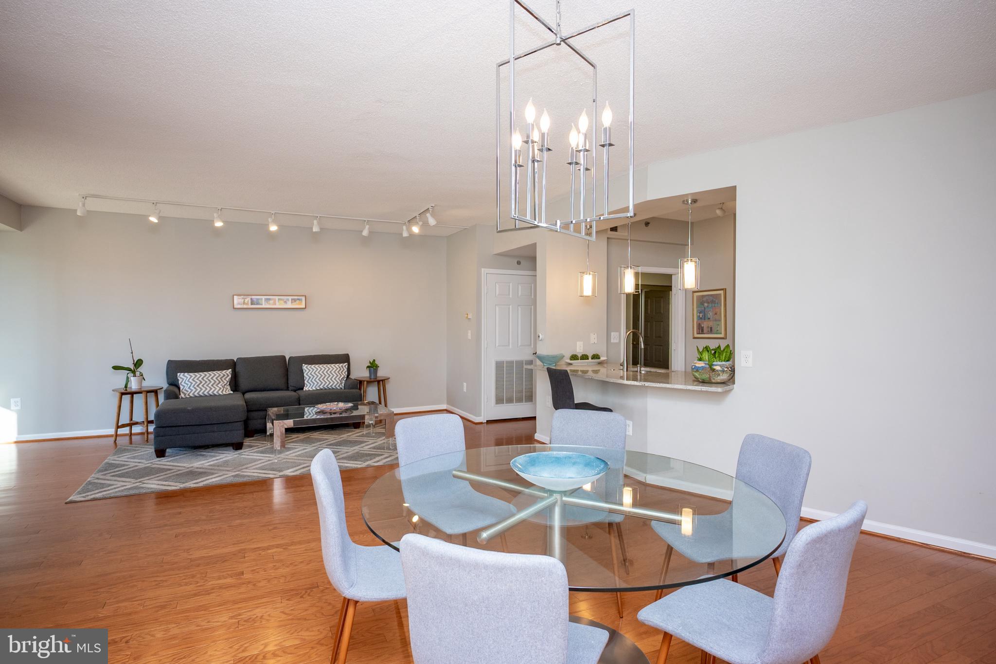 VANTAGE POINT EAST @ LEISURE WORLD - Residential