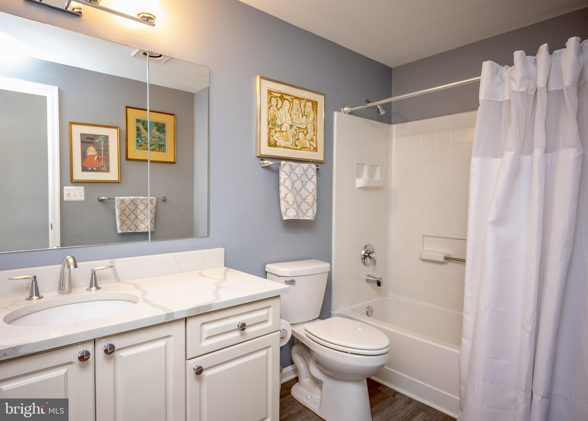 VANTAGE POINT EAST @ LEISURE WORLD - Residential