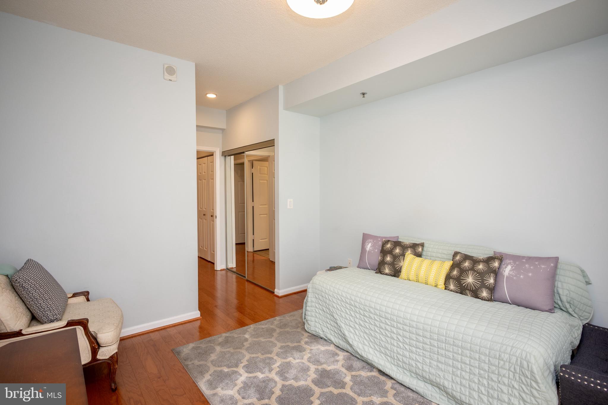 VANTAGE POINT EAST @ LEISURE WORLD - Residential