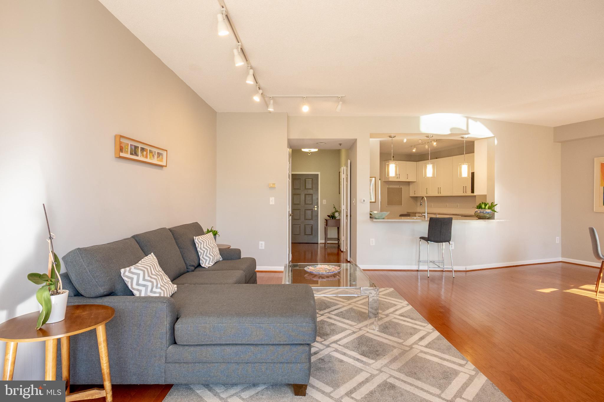 VANTAGE POINT EAST @ LEISURE WORLD - Residential