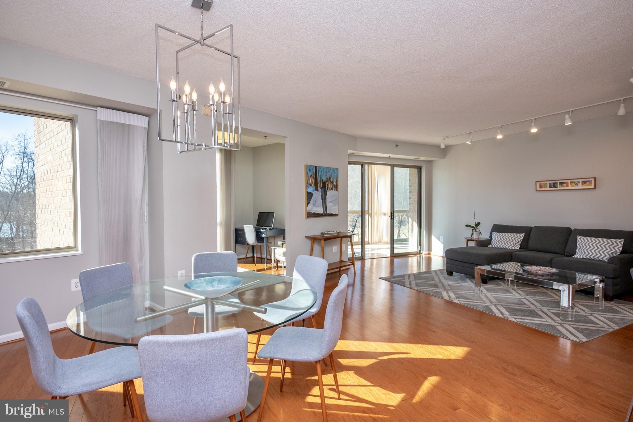 VANTAGE POINT EAST @ LEISURE WORLD - Residential