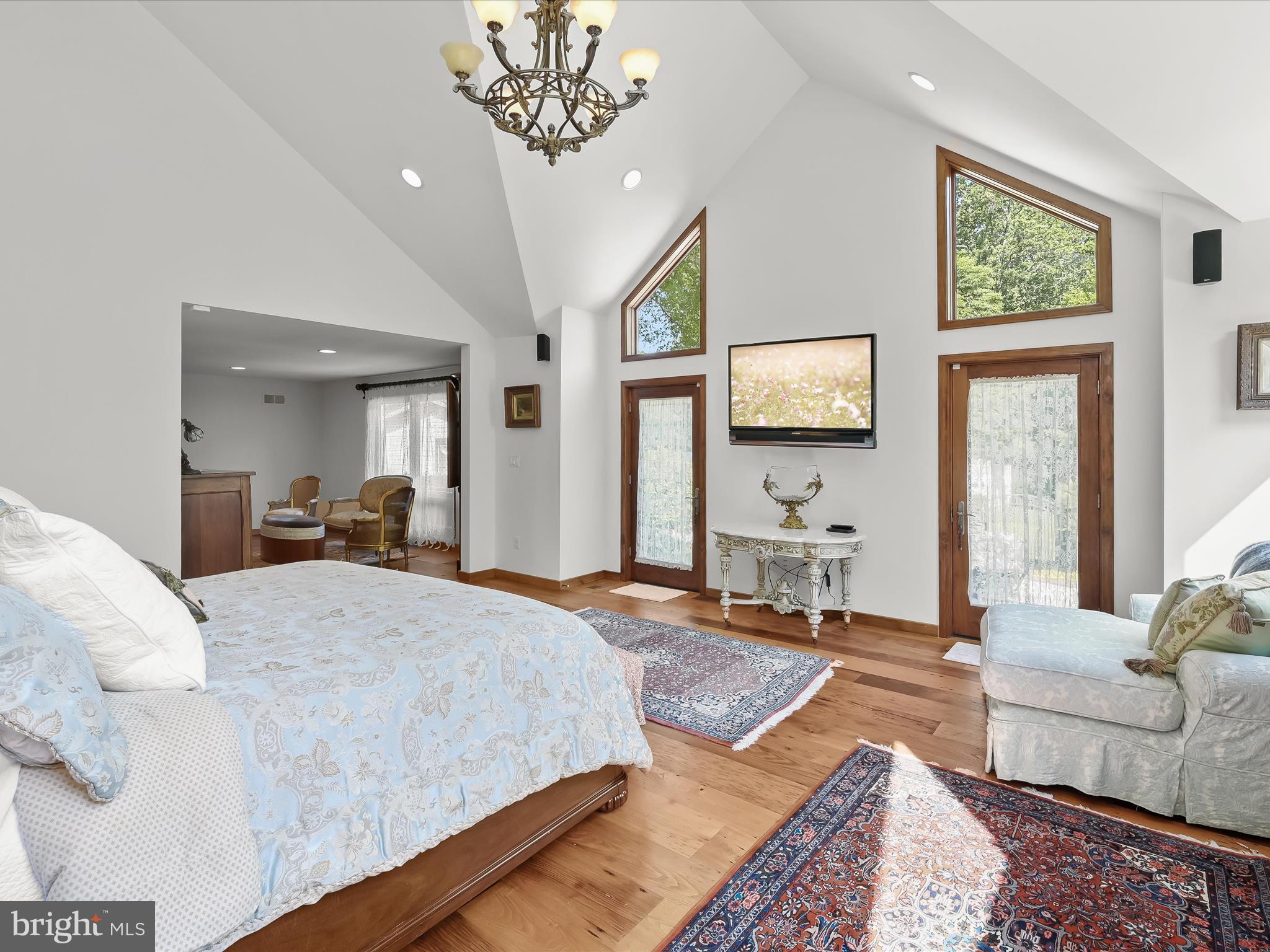 BURTONSVILLE - Residential