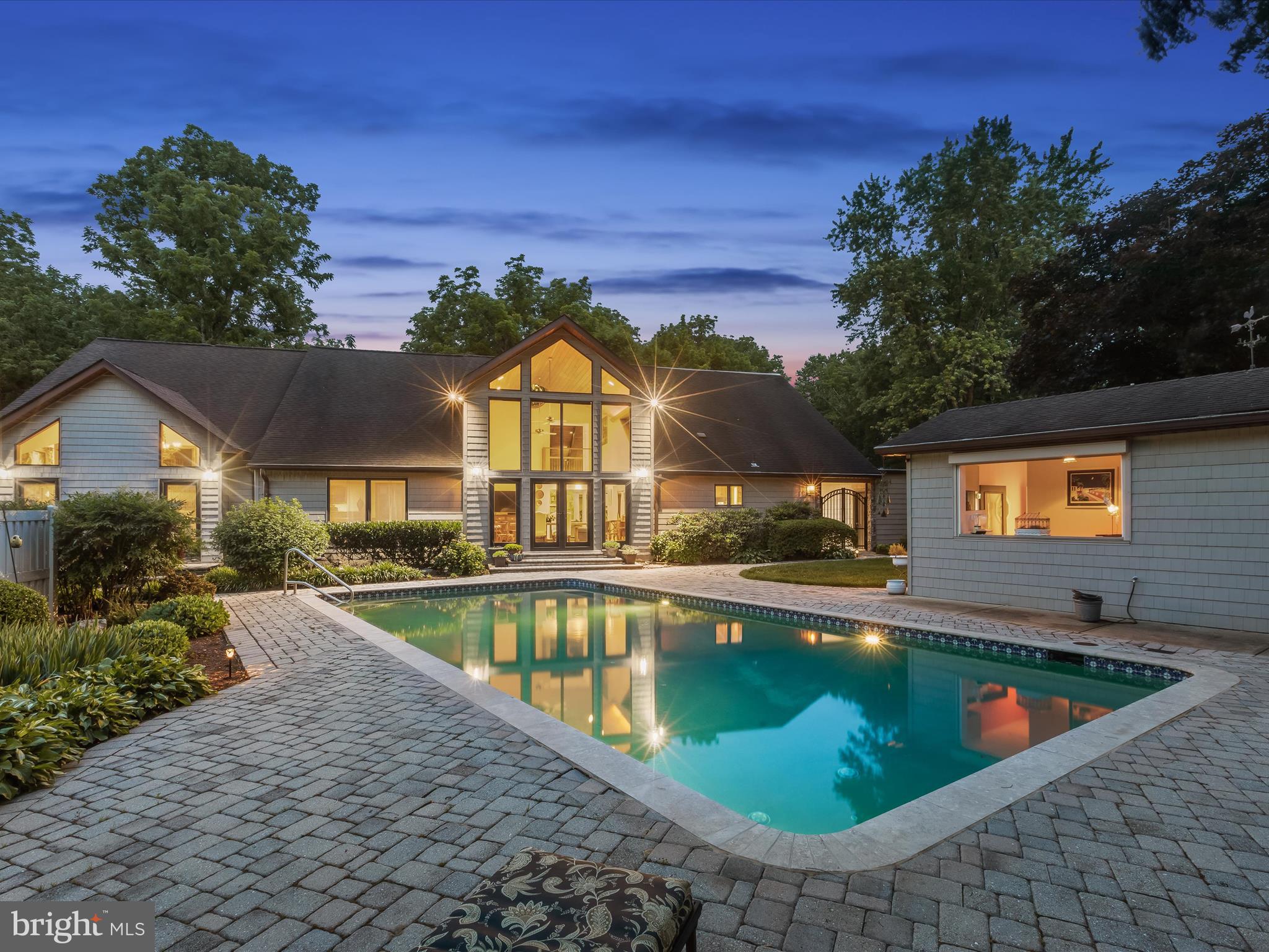 BURTONSVILLE - Residential