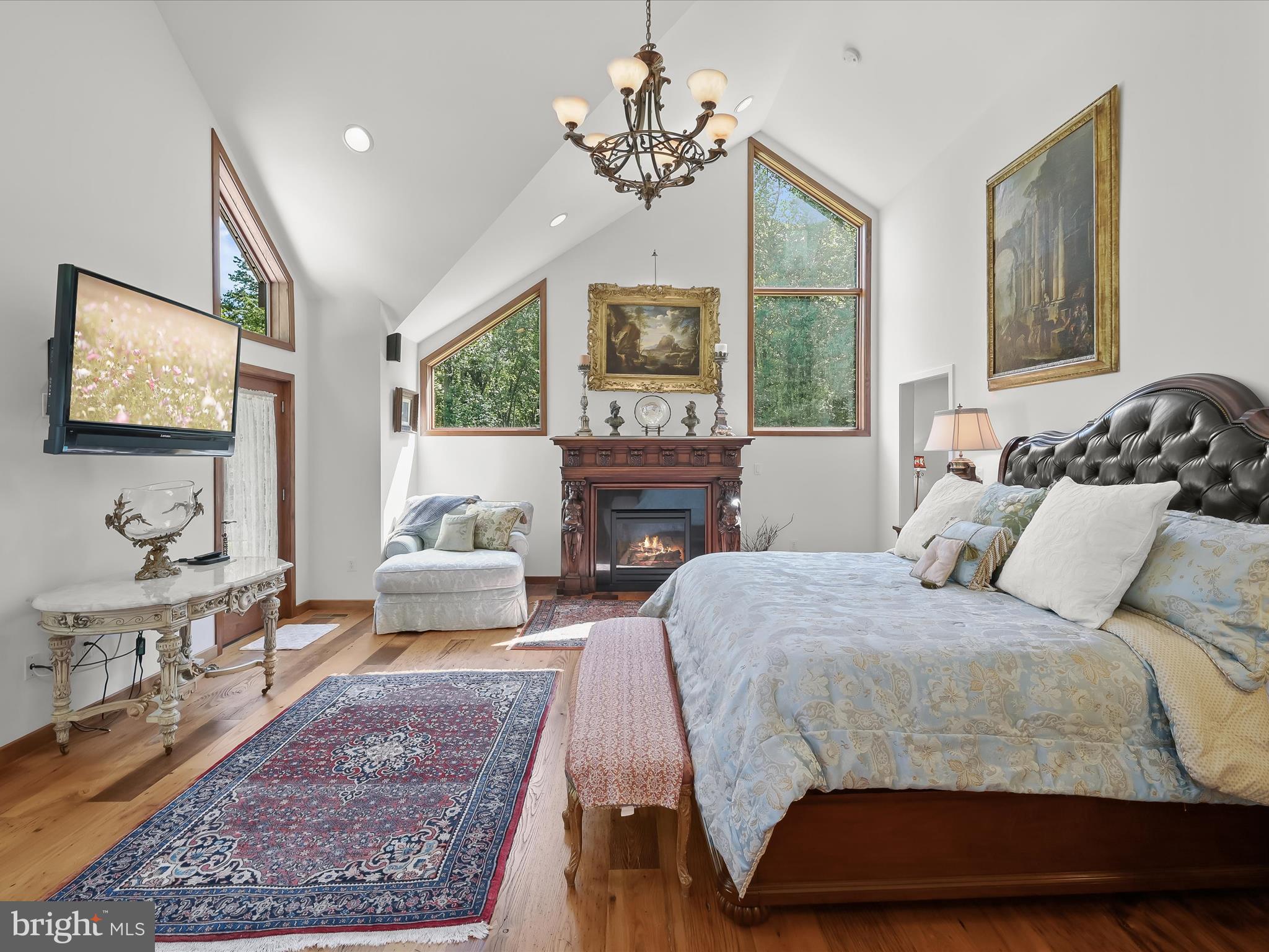 BURTONSVILLE - Residential