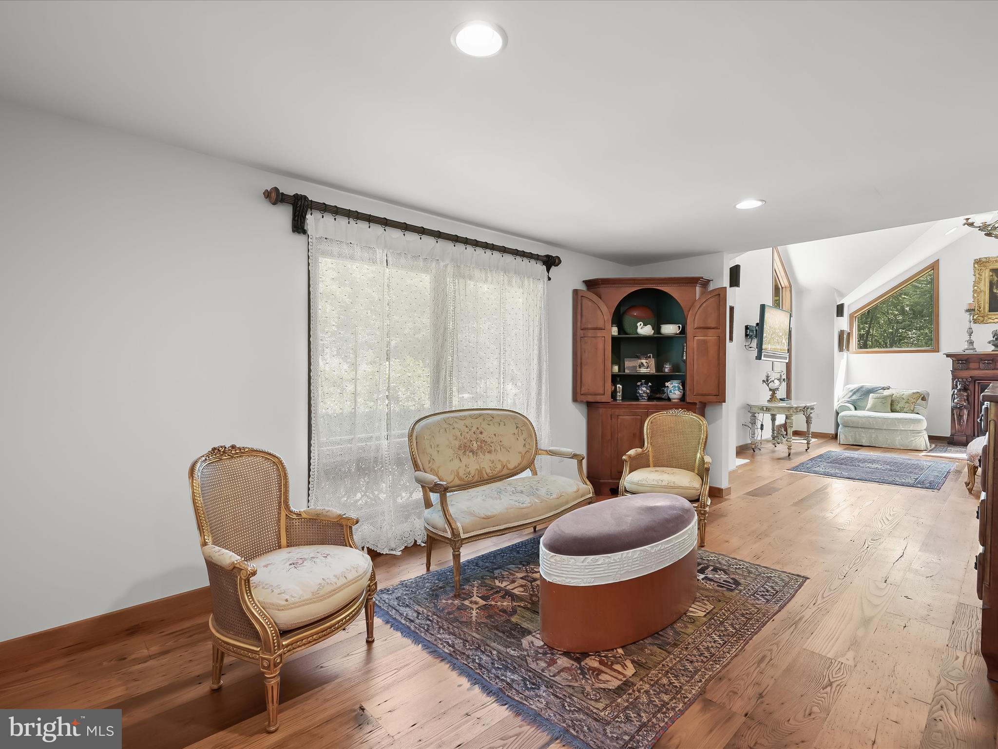 BURTONSVILLE - Residential