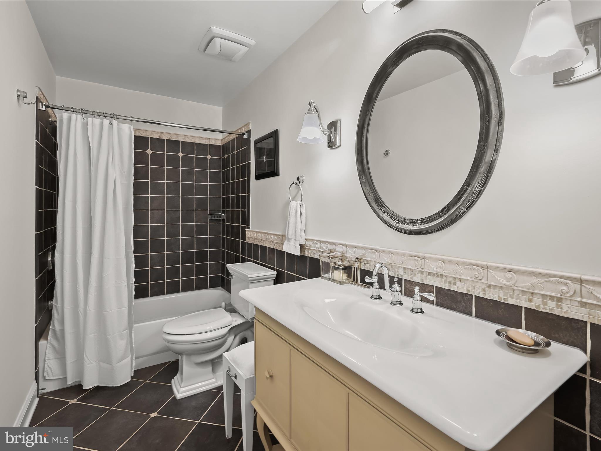 BURTONSVILLE - Residential