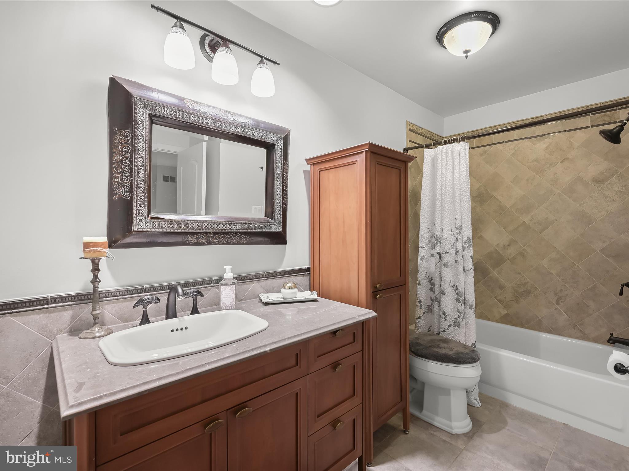 BURTONSVILLE - Residential