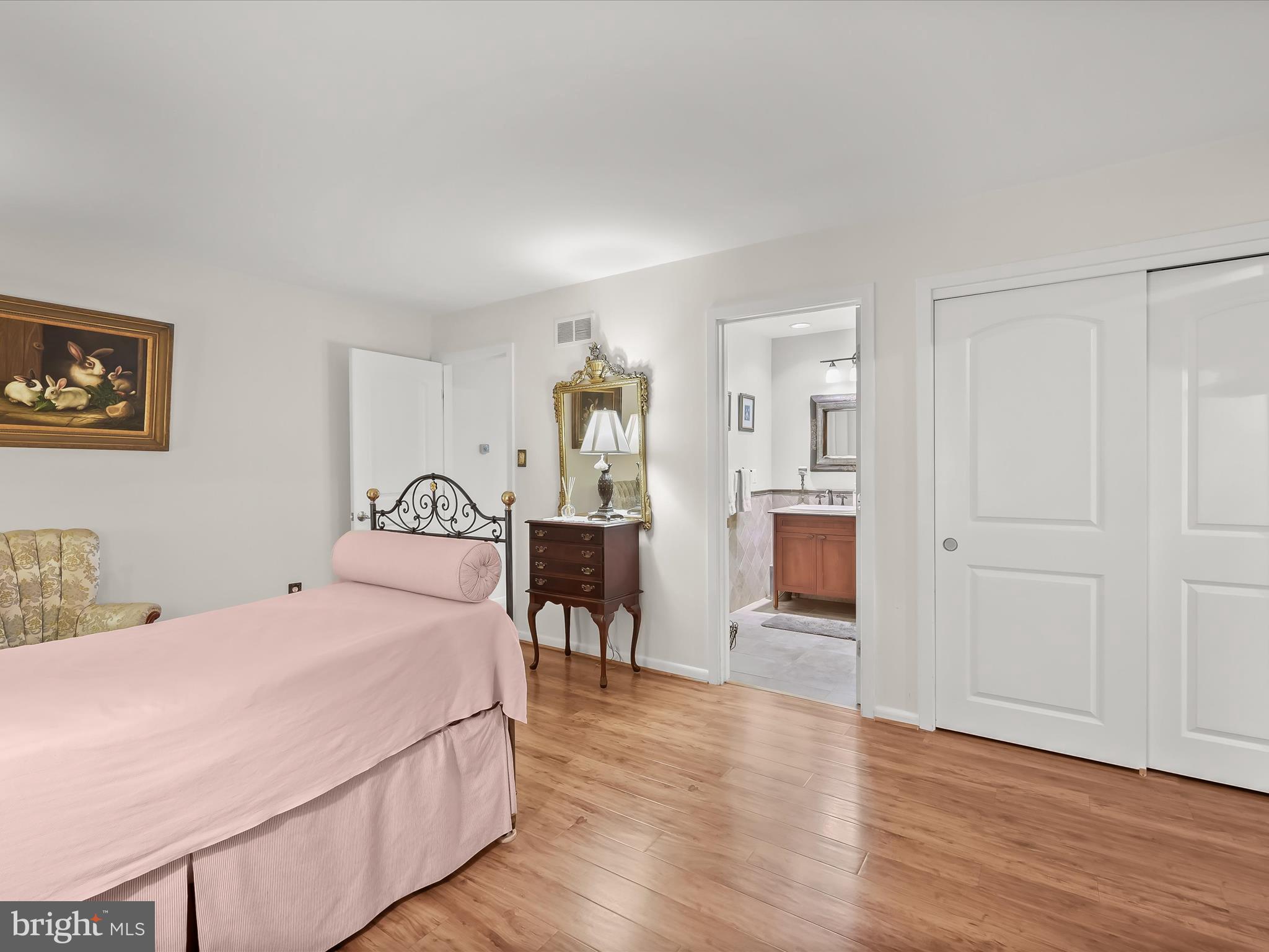 BURTONSVILLE - Residential