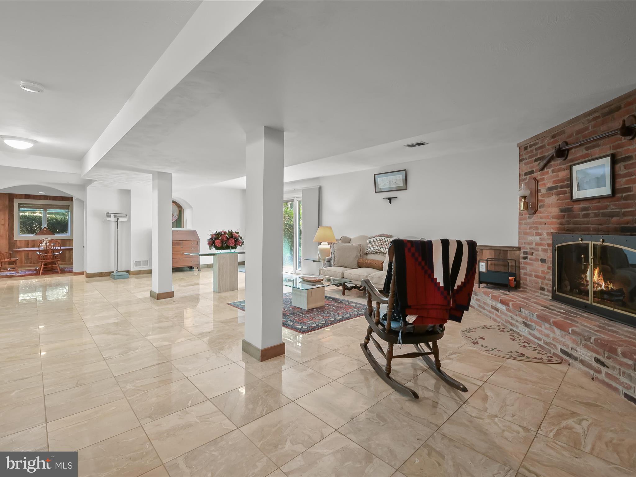 BURTONSVILLE - Residential