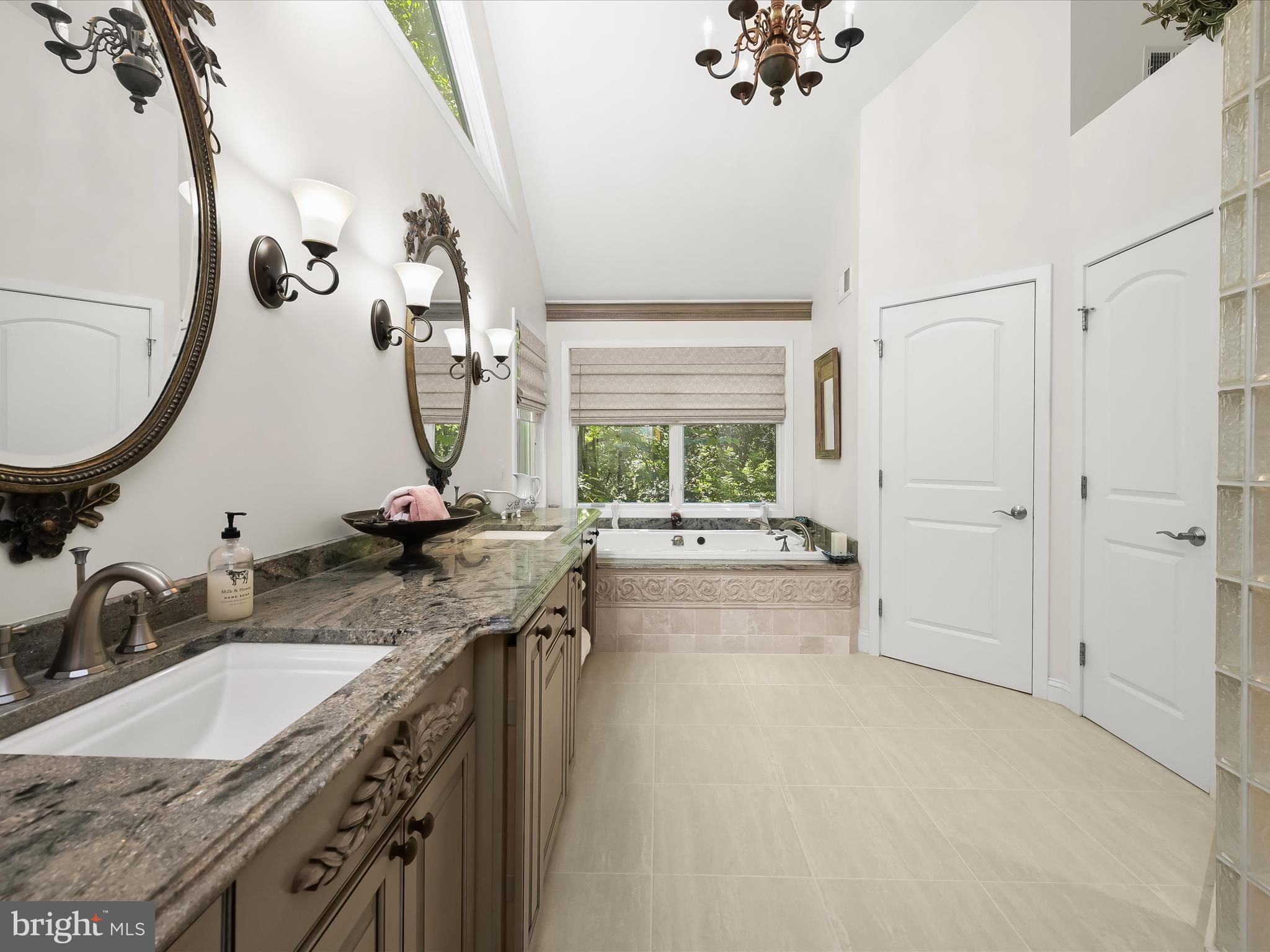 BURTONSVILLE - Residential