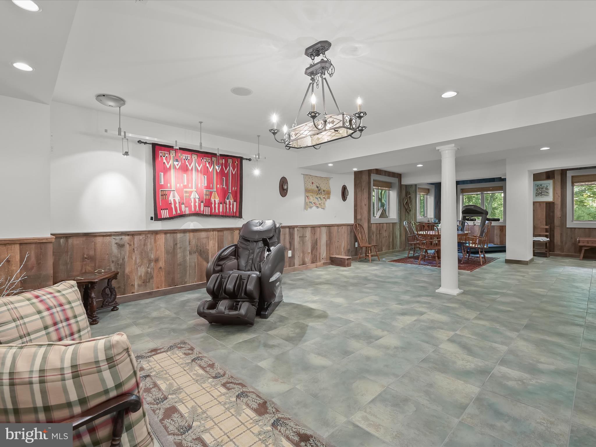 BURTONSVILLE - Residential