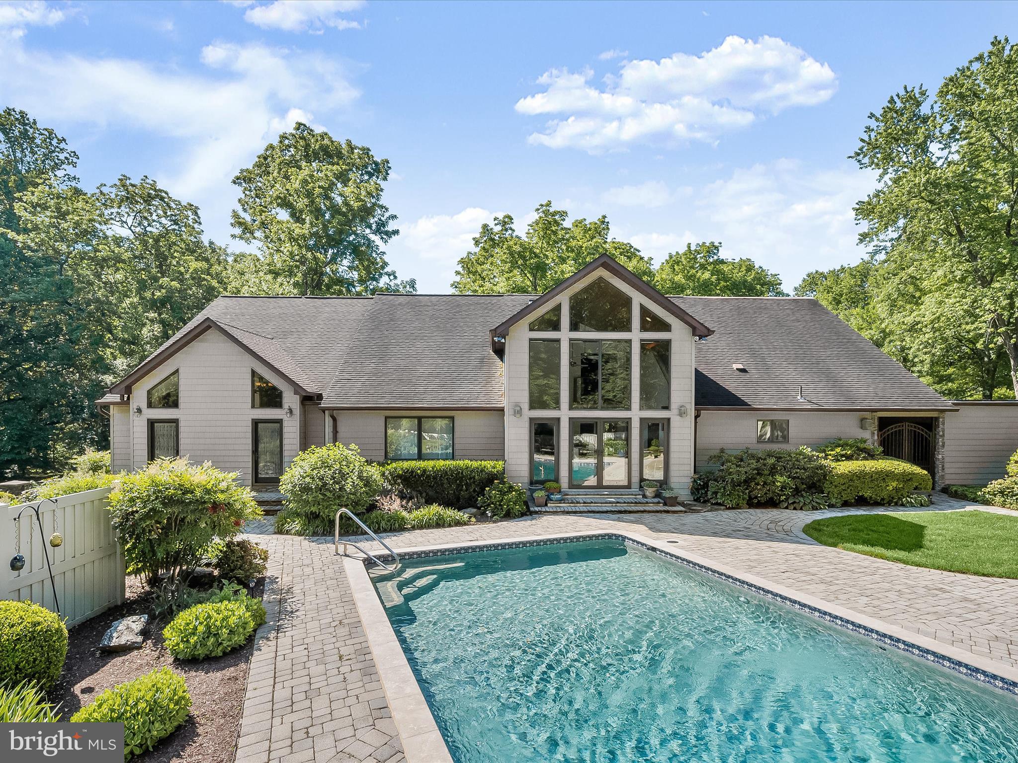 BURTONSVILLE - Residential