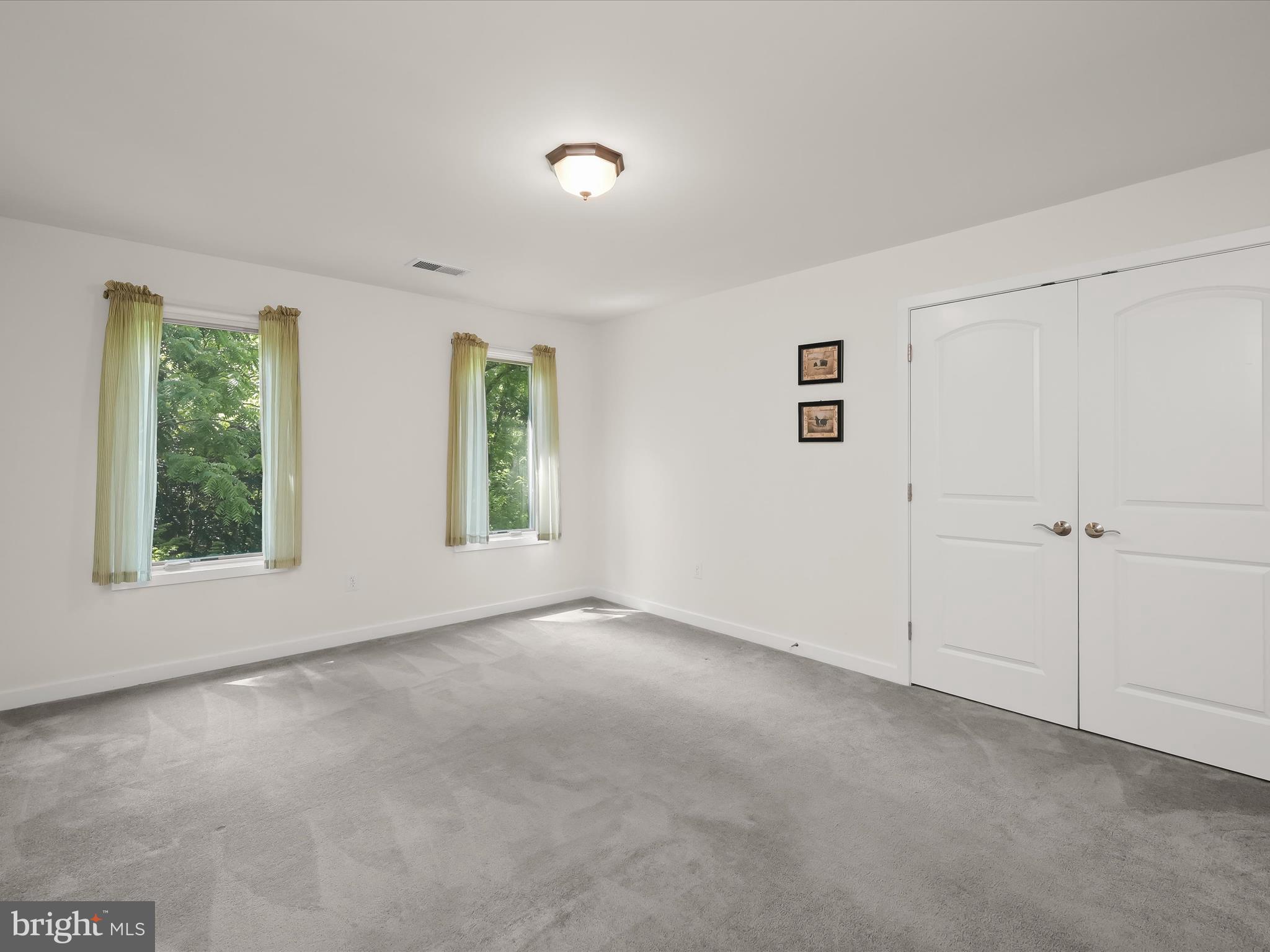 BURTONSVILLE - Residential