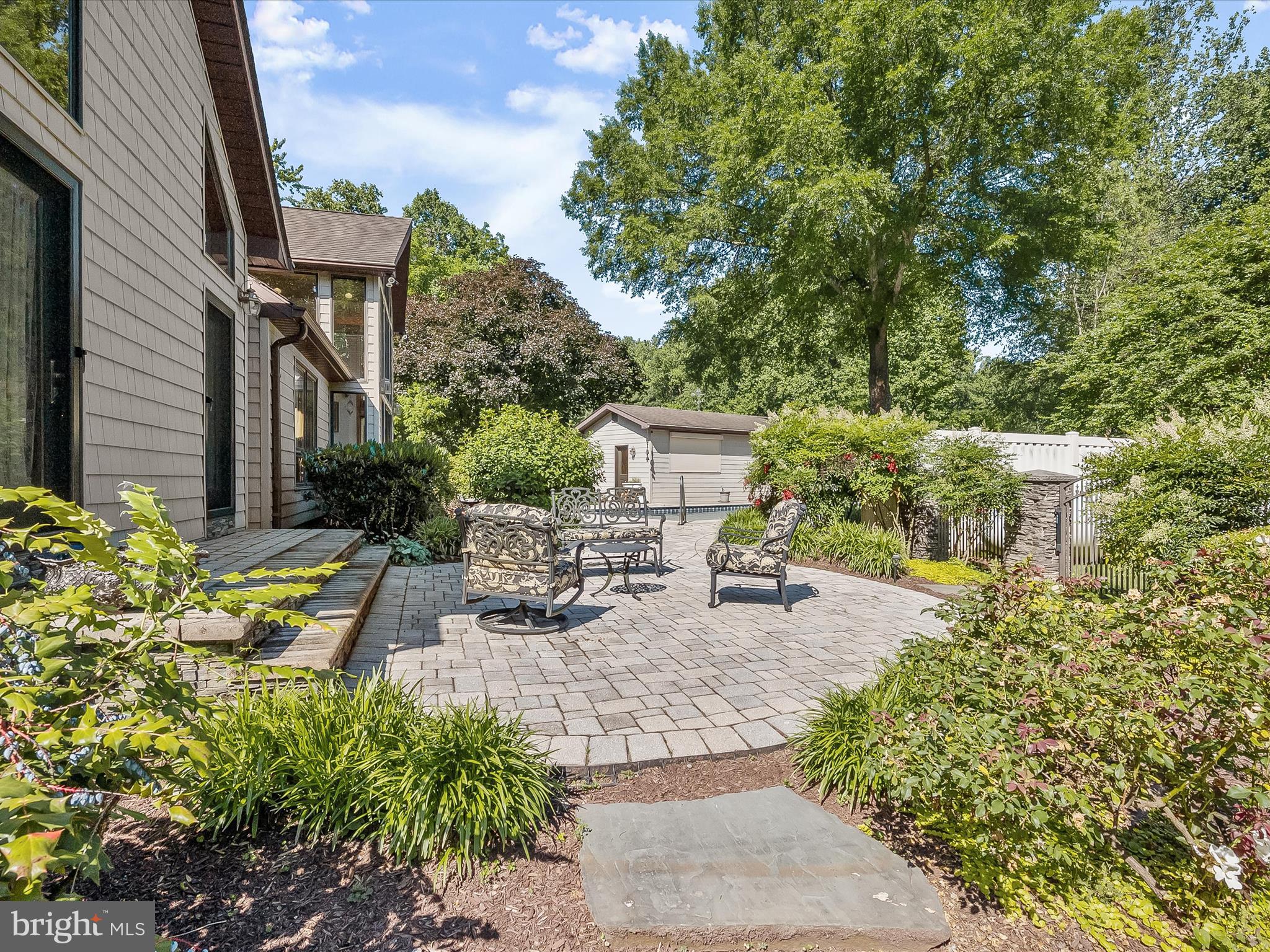 BURTONSVILLE - Residential