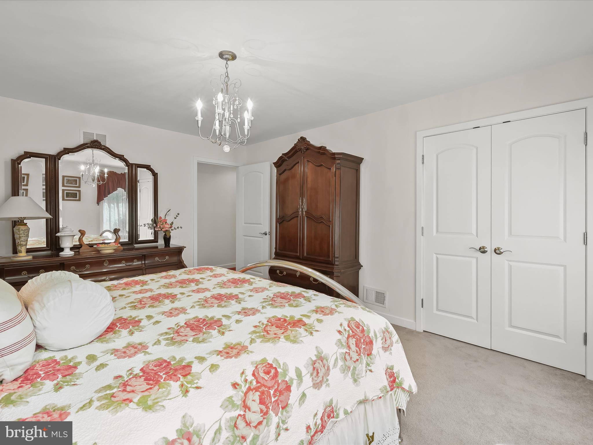 BURTONSVILLE - Residential