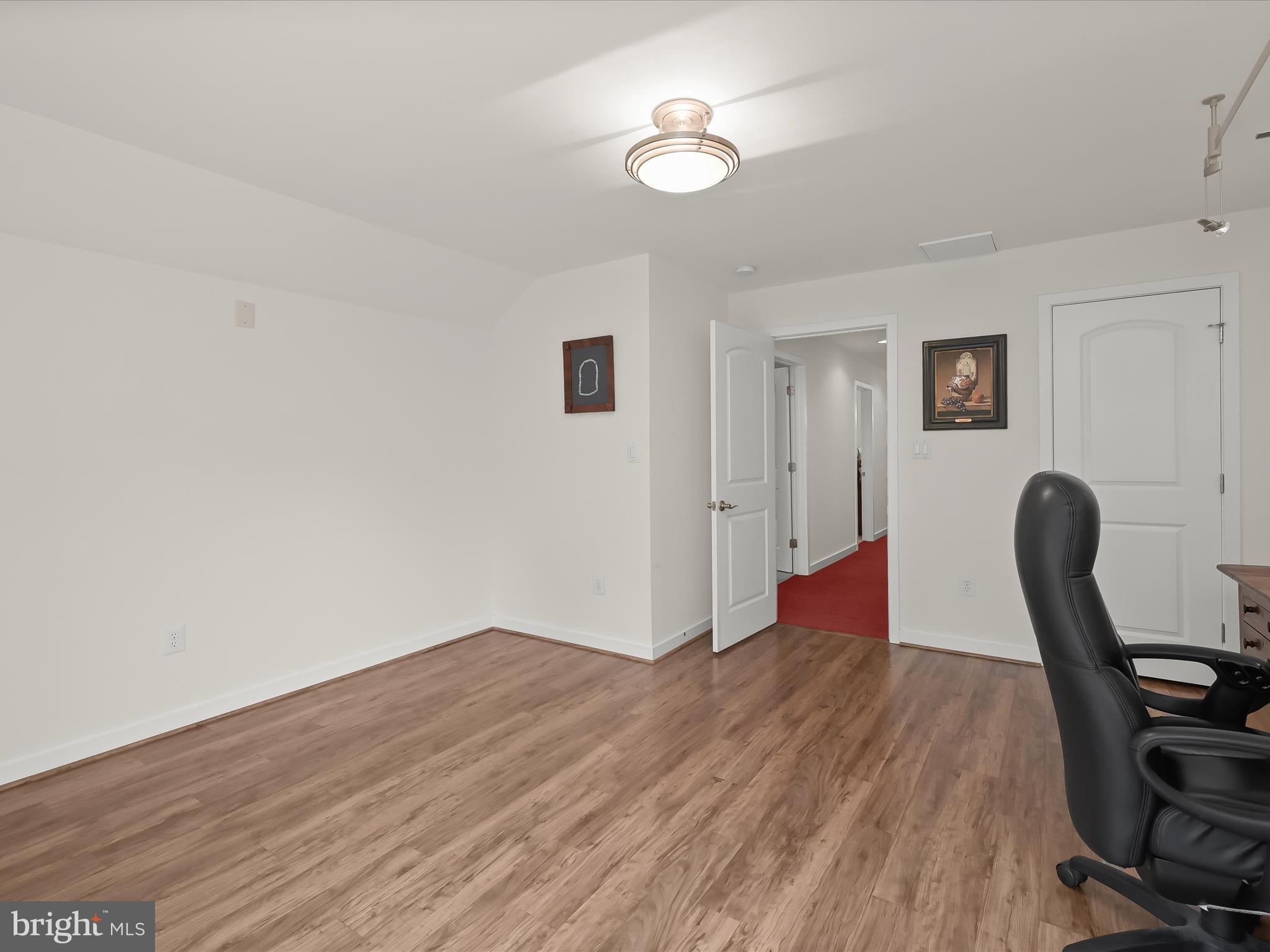 BURTONSVILLE - Residential