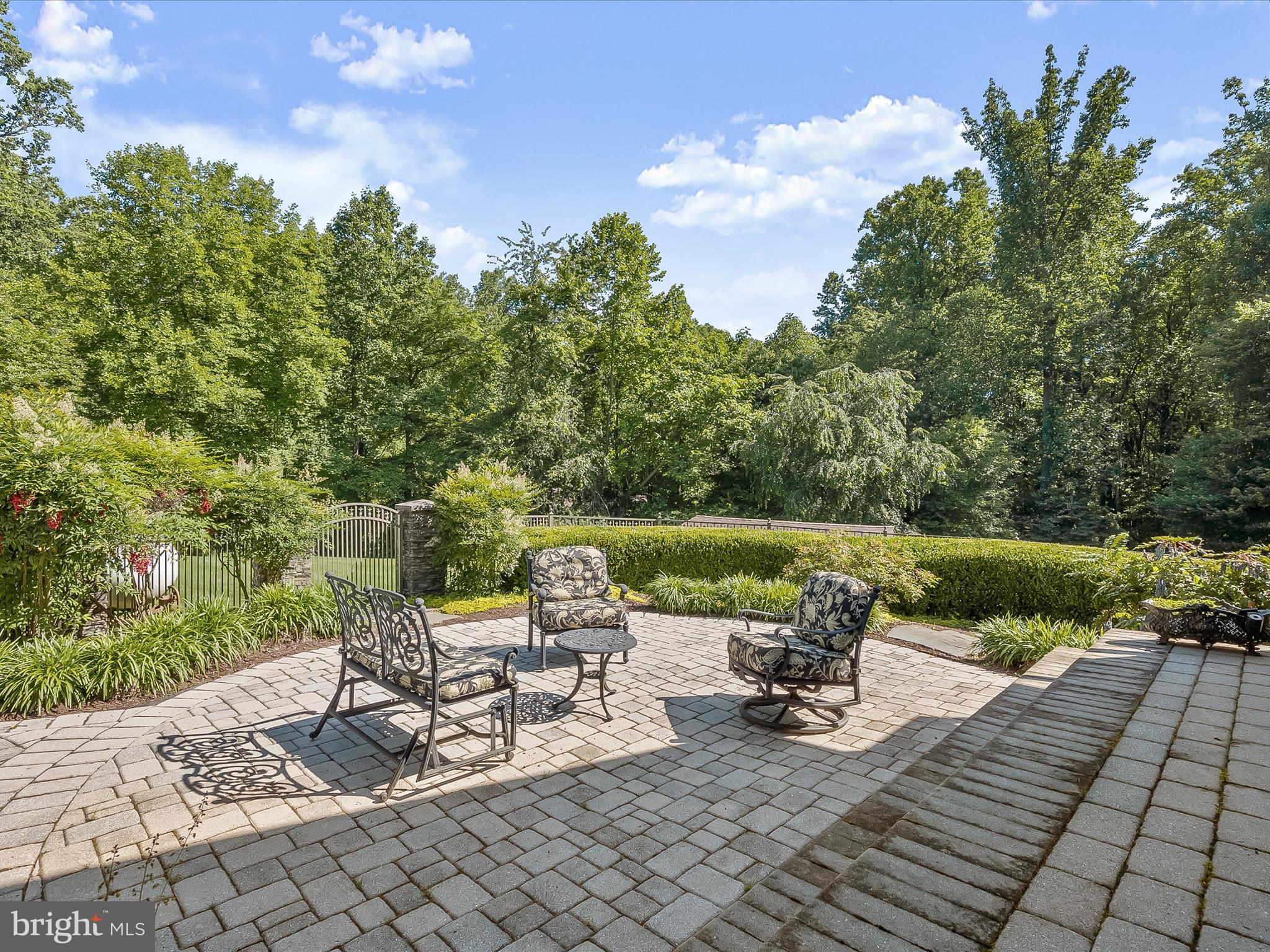 BURTONSVILLE - Residential