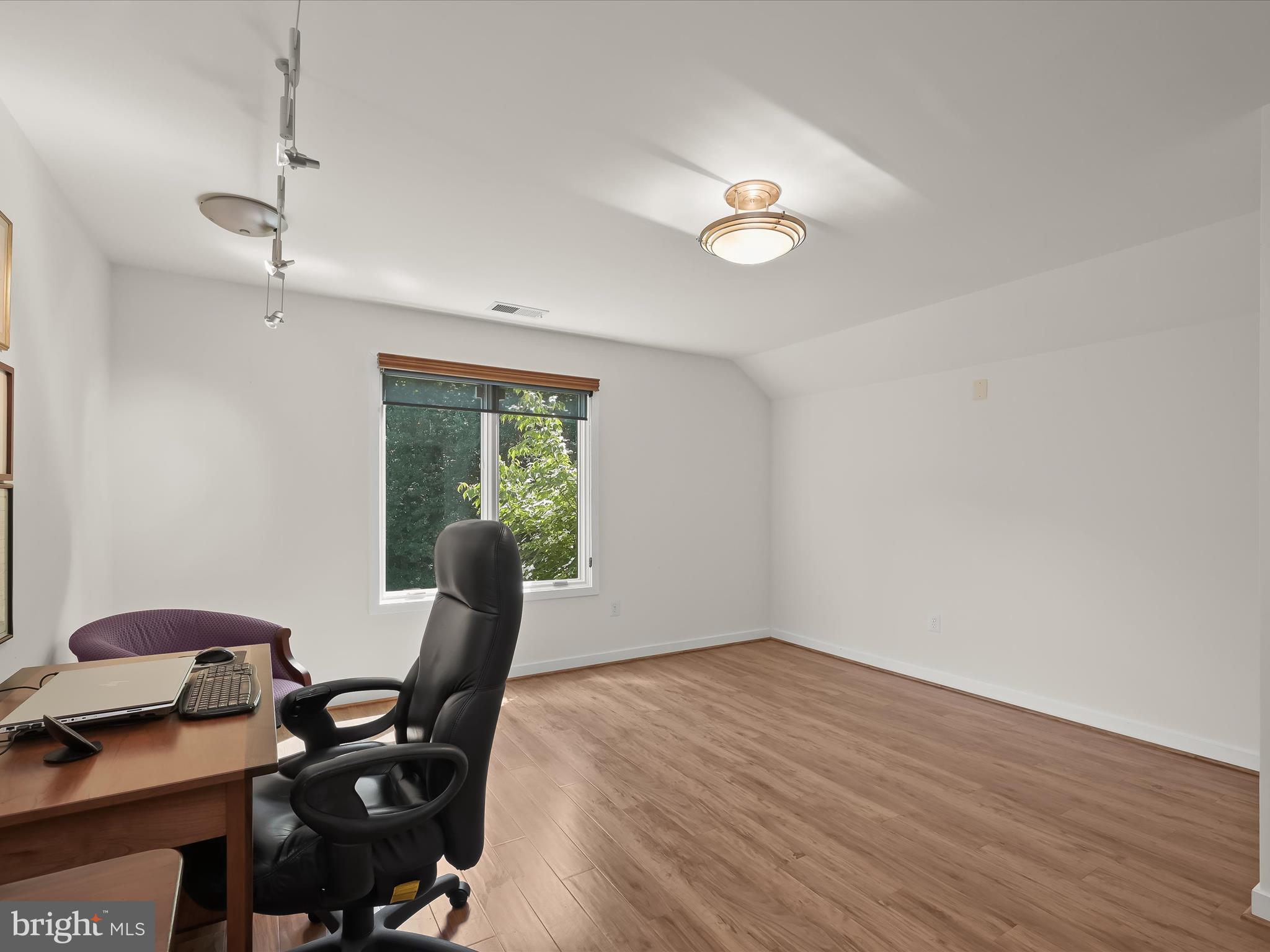 BURTONSVILLE - Residential