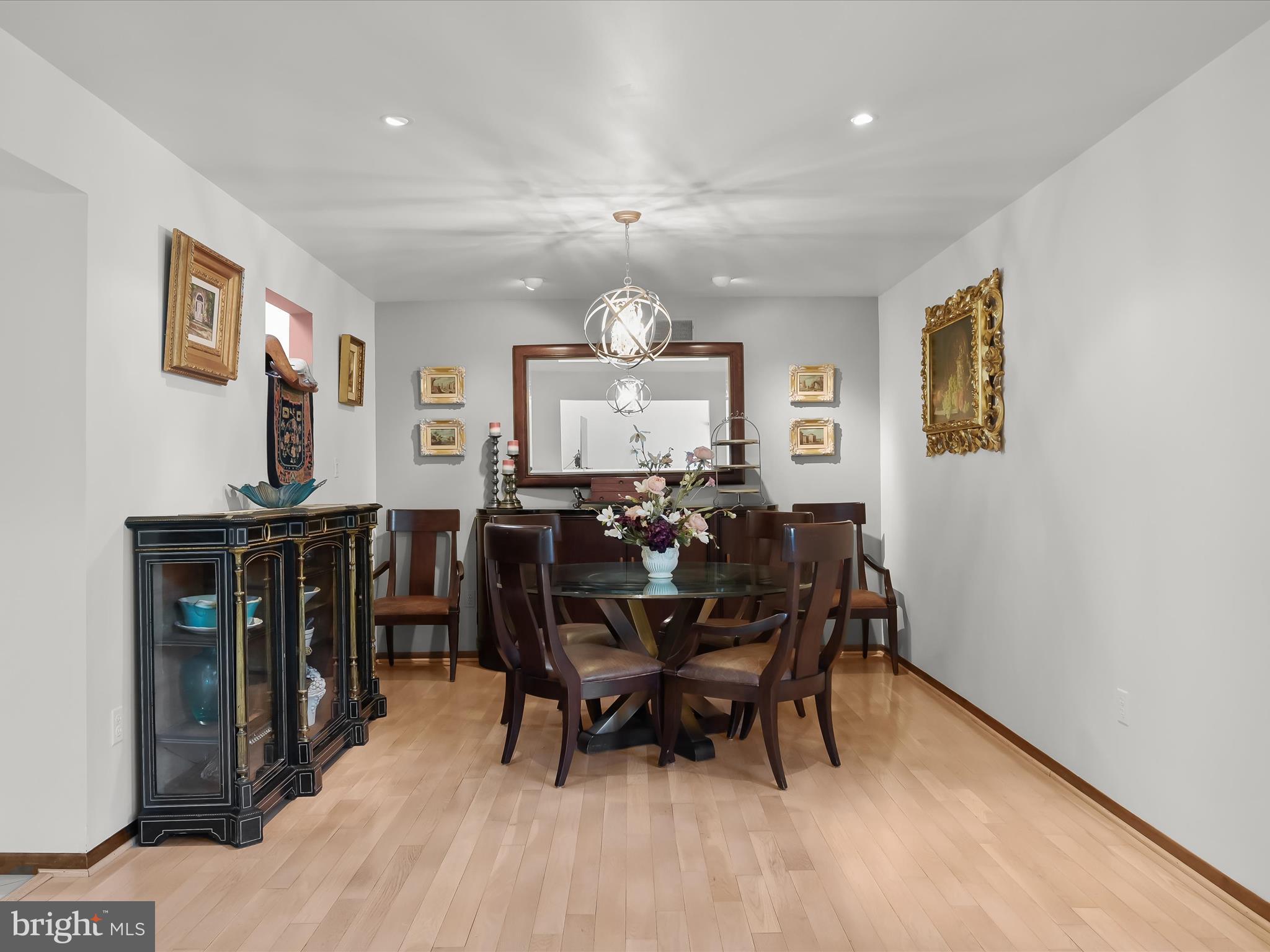 BURTONSVILLE - Residential