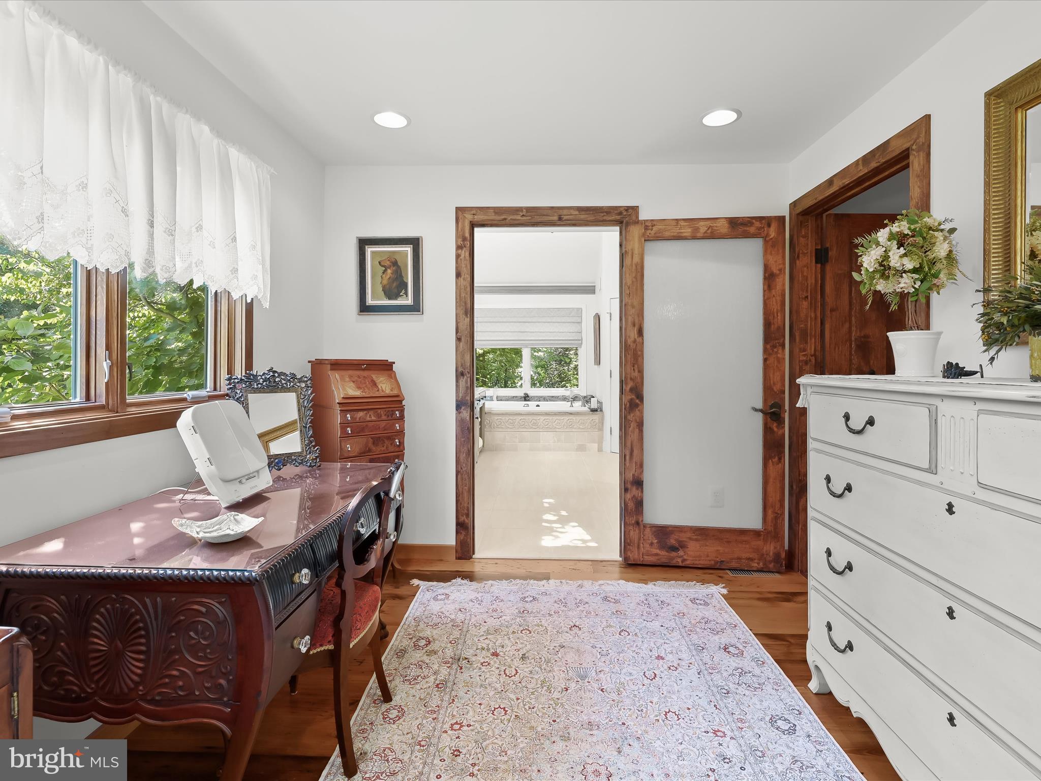 BURTONSVILLE - Residential