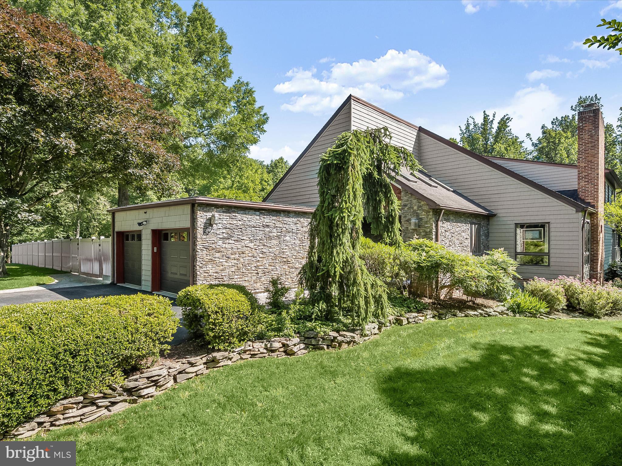 BURTONSVILLE - Residential