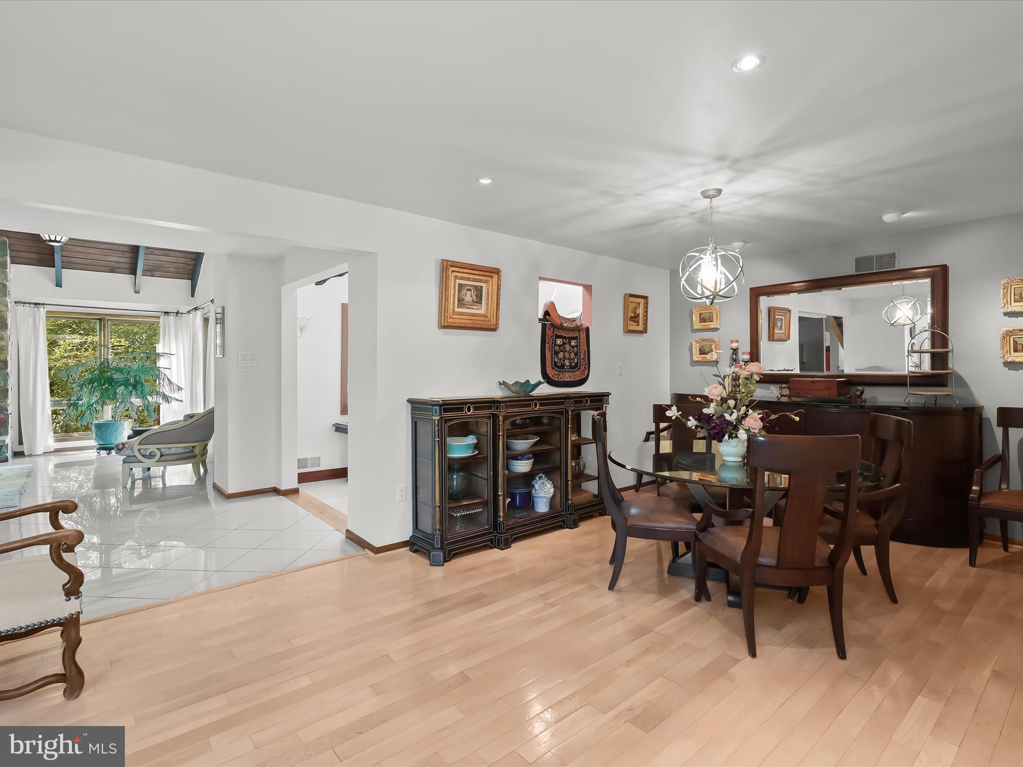 BURTONSVILLE - Residential