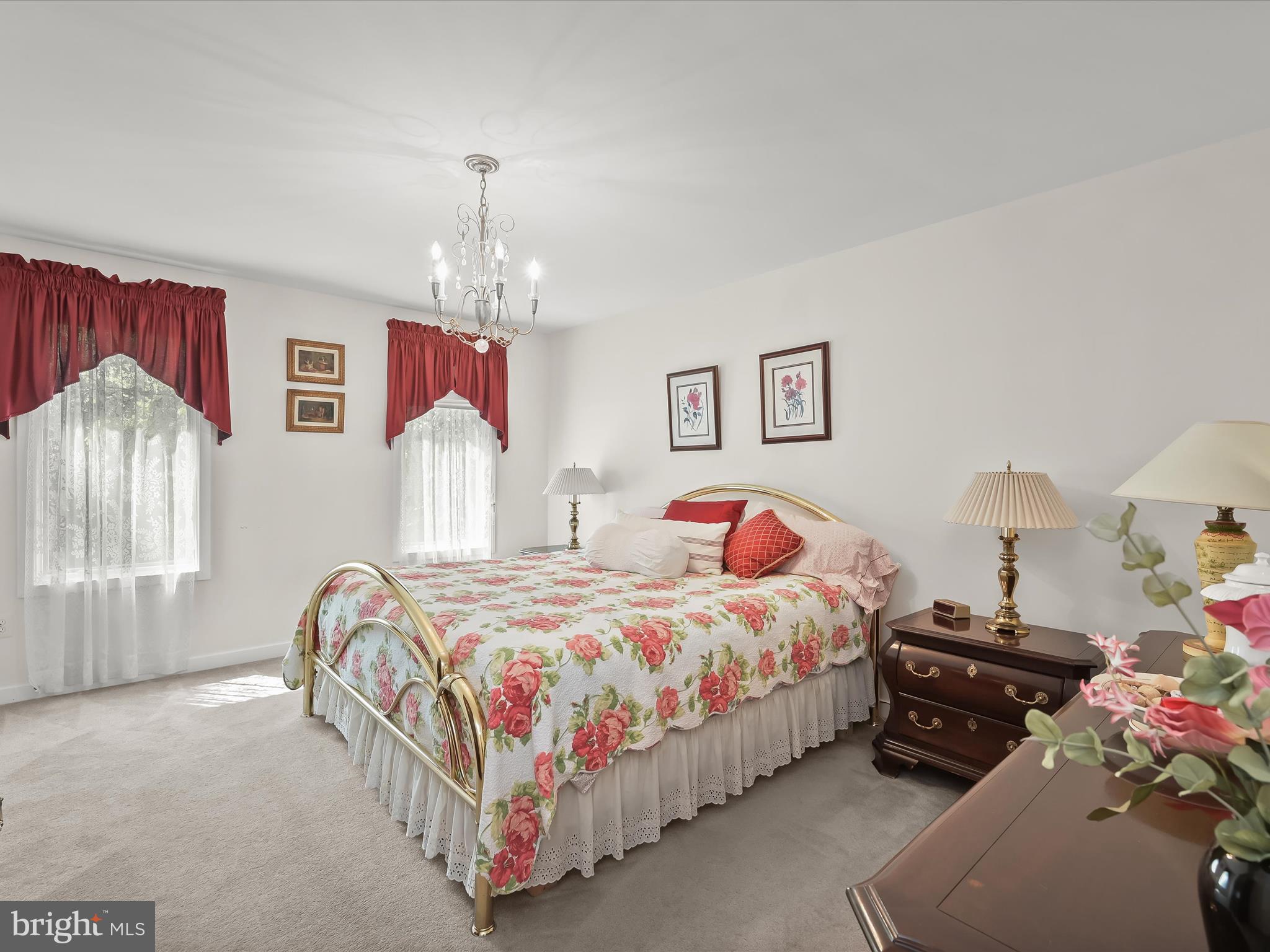 BURTONSVILLE - Residential