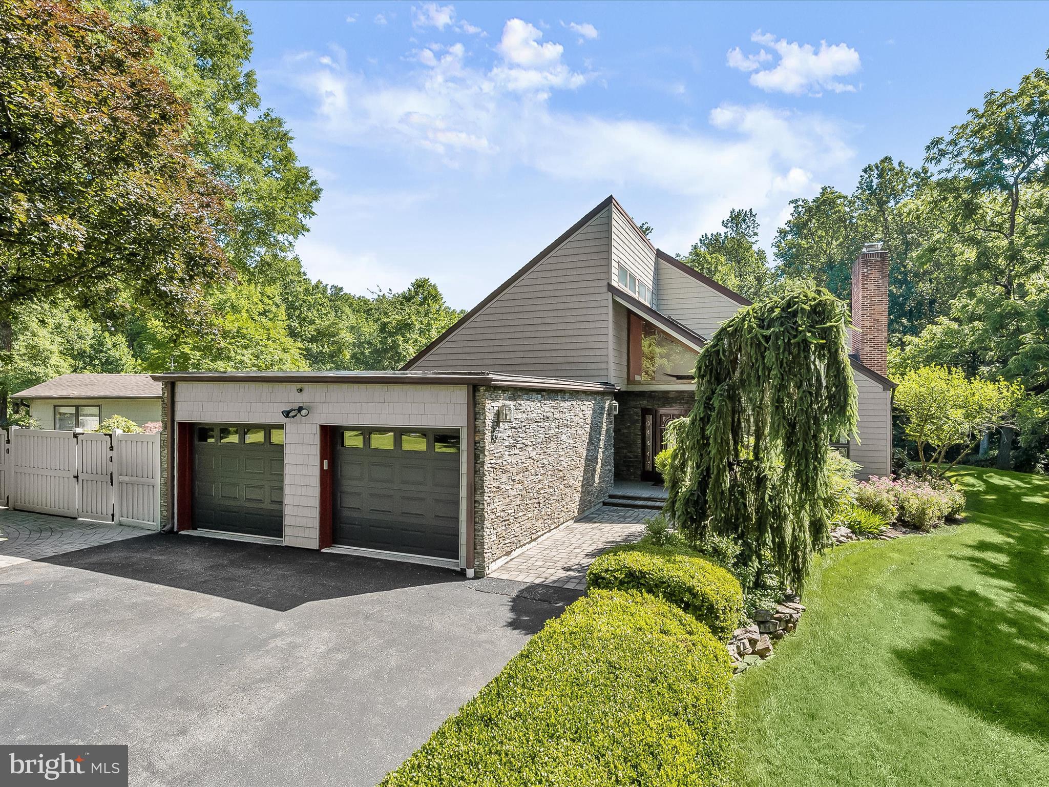 BURTONSVILLE - Residential