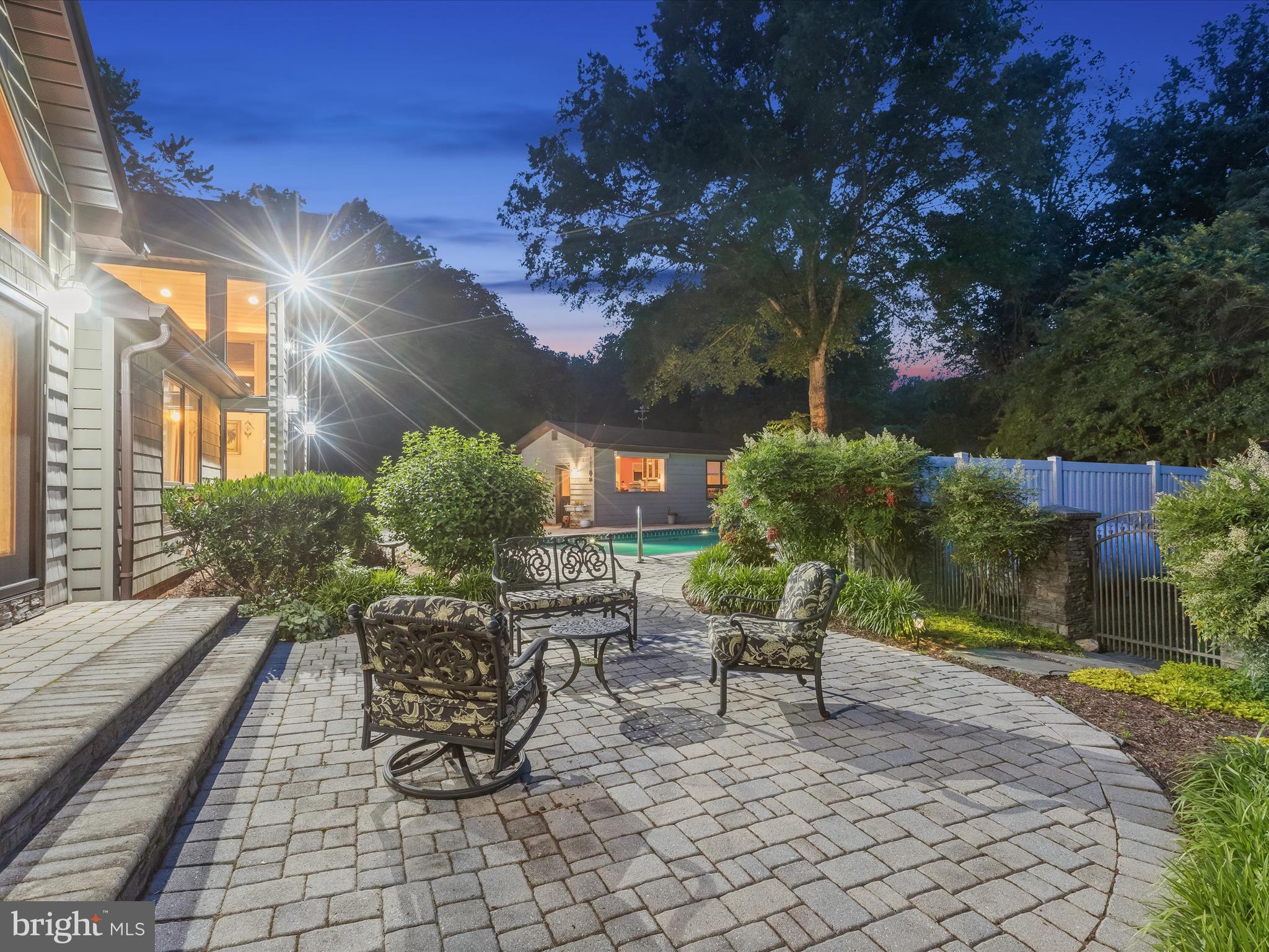 BURTONSVILLE - Residential