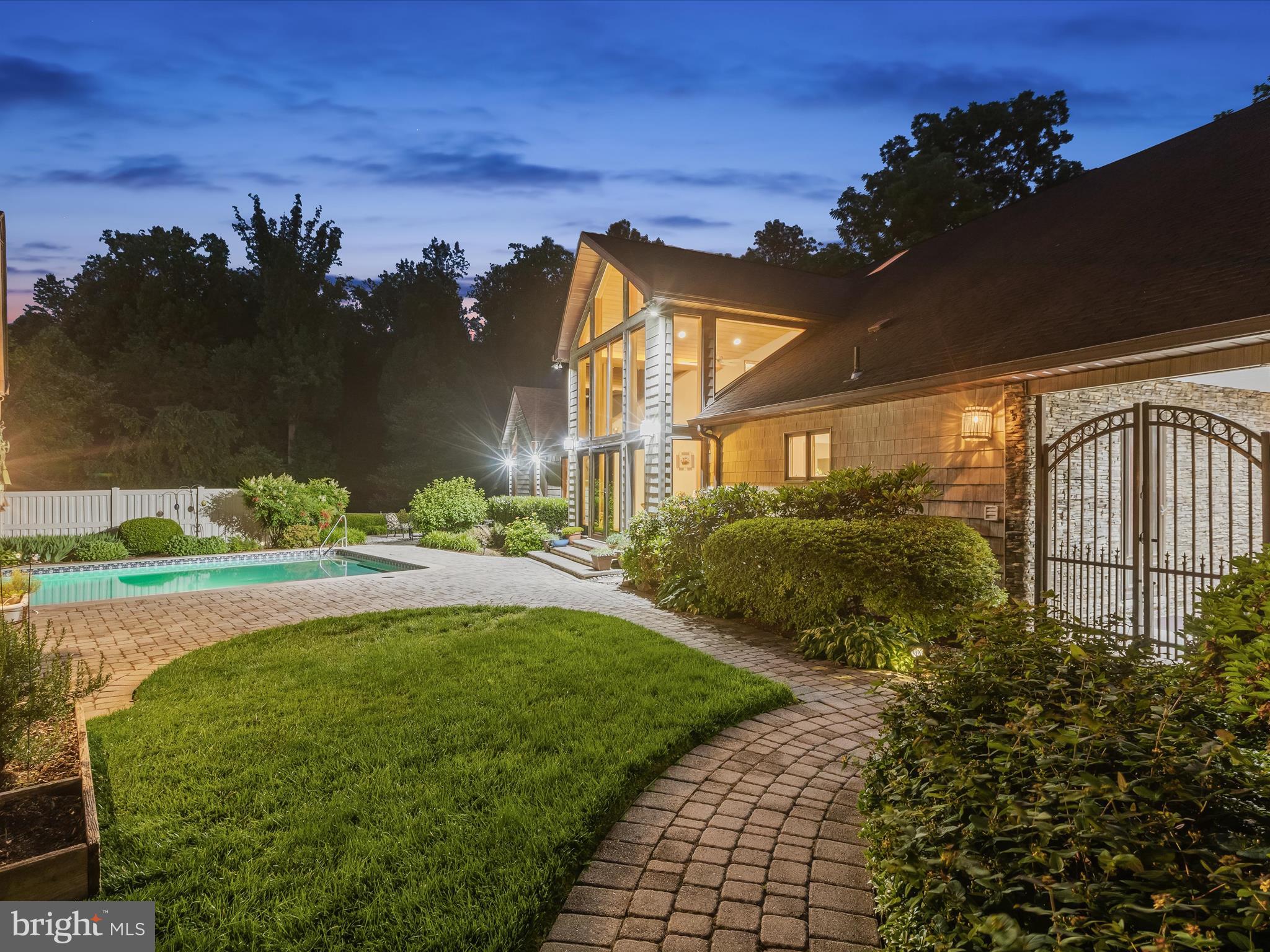 BURTONSVILLE - Residential