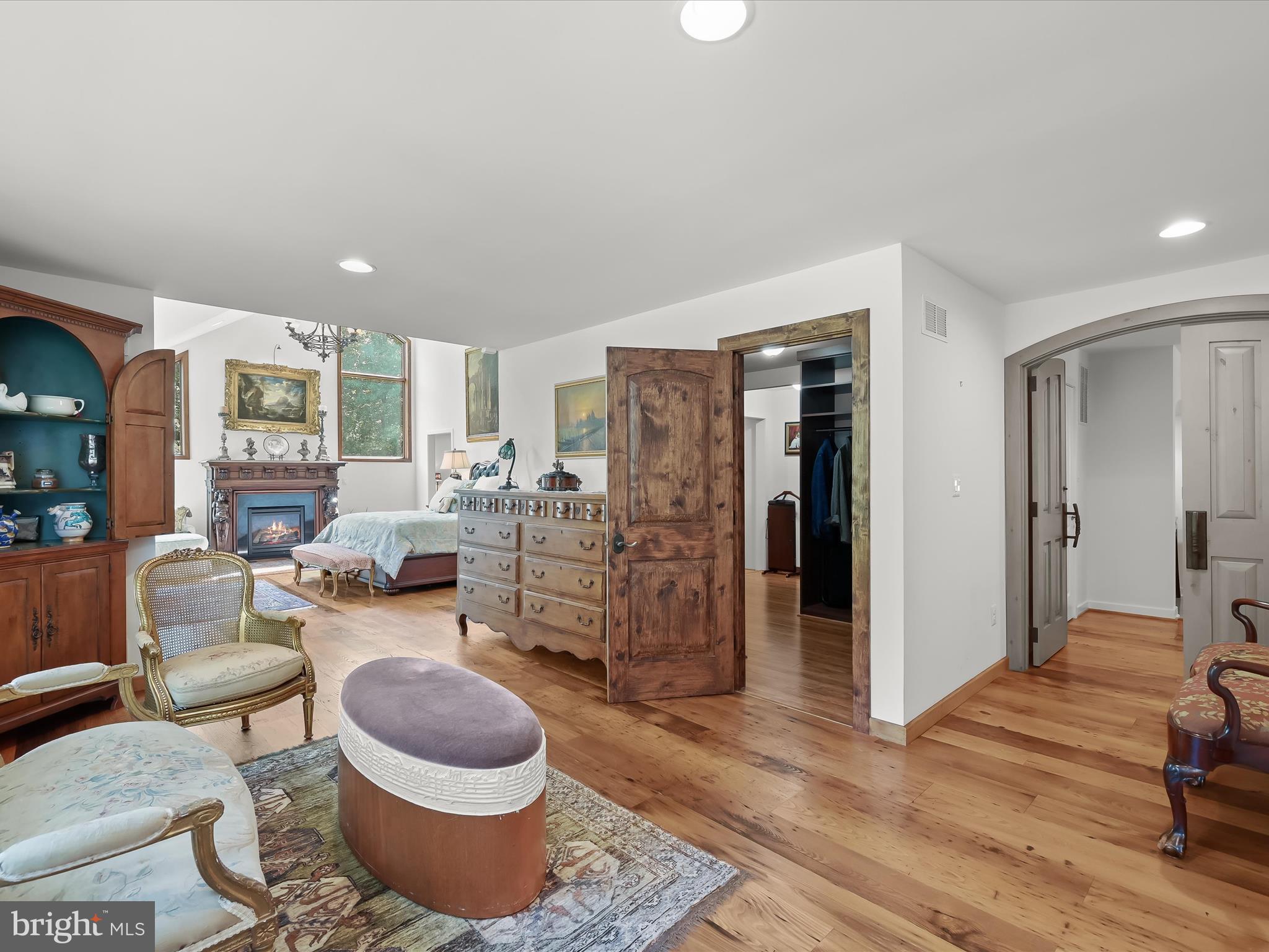 BURTONSVILLE - Residential